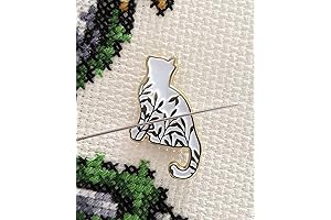 Golden Cat Needle Minder: Protect Your Needles in Style