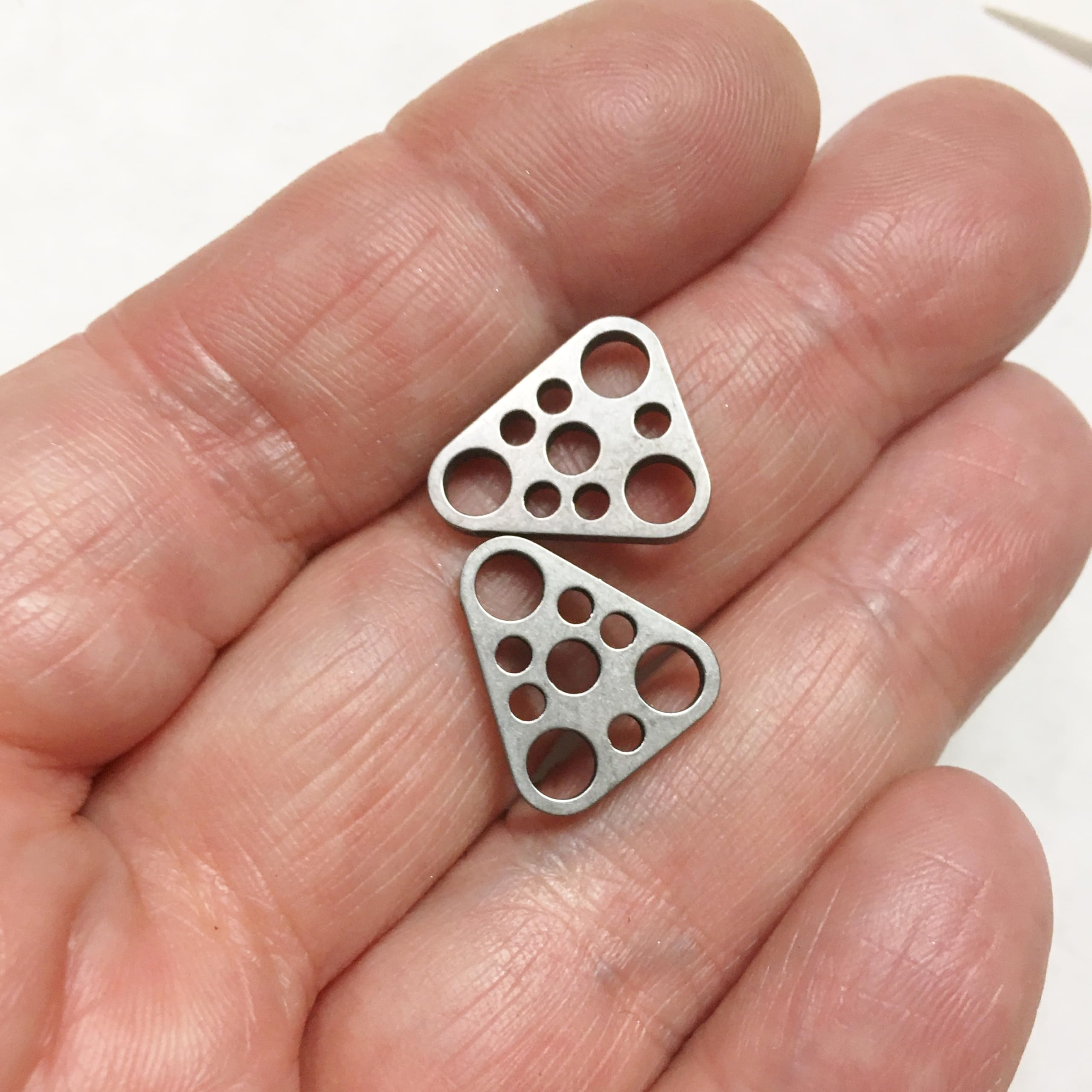 M00048-2 MOREZMORE 2pc Joint Compression Plates Small Triangular Hub for Ball Socket Stop Motion Puppet Armature Humanly Posable Armature Parts HPA FSB
