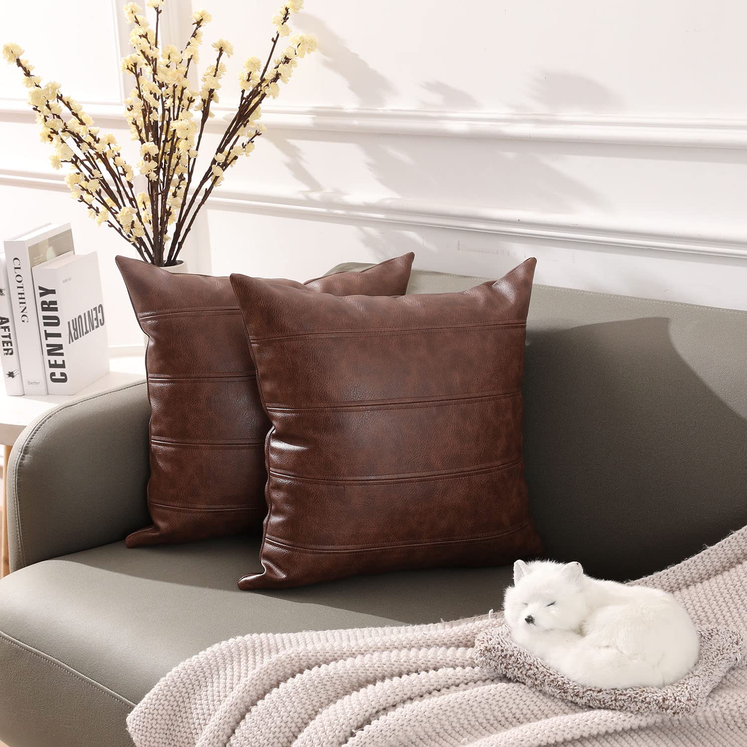 Yaertun Juego de 2 Fundas Cojines 60x60cm Rayas Cuero Artificial Fundas de Cojines Decorativos Fundas de Almohada Cuadrada Lujoso para Habitacion Oficina Silla Cama Salón Terraza,Marrón Oscuro