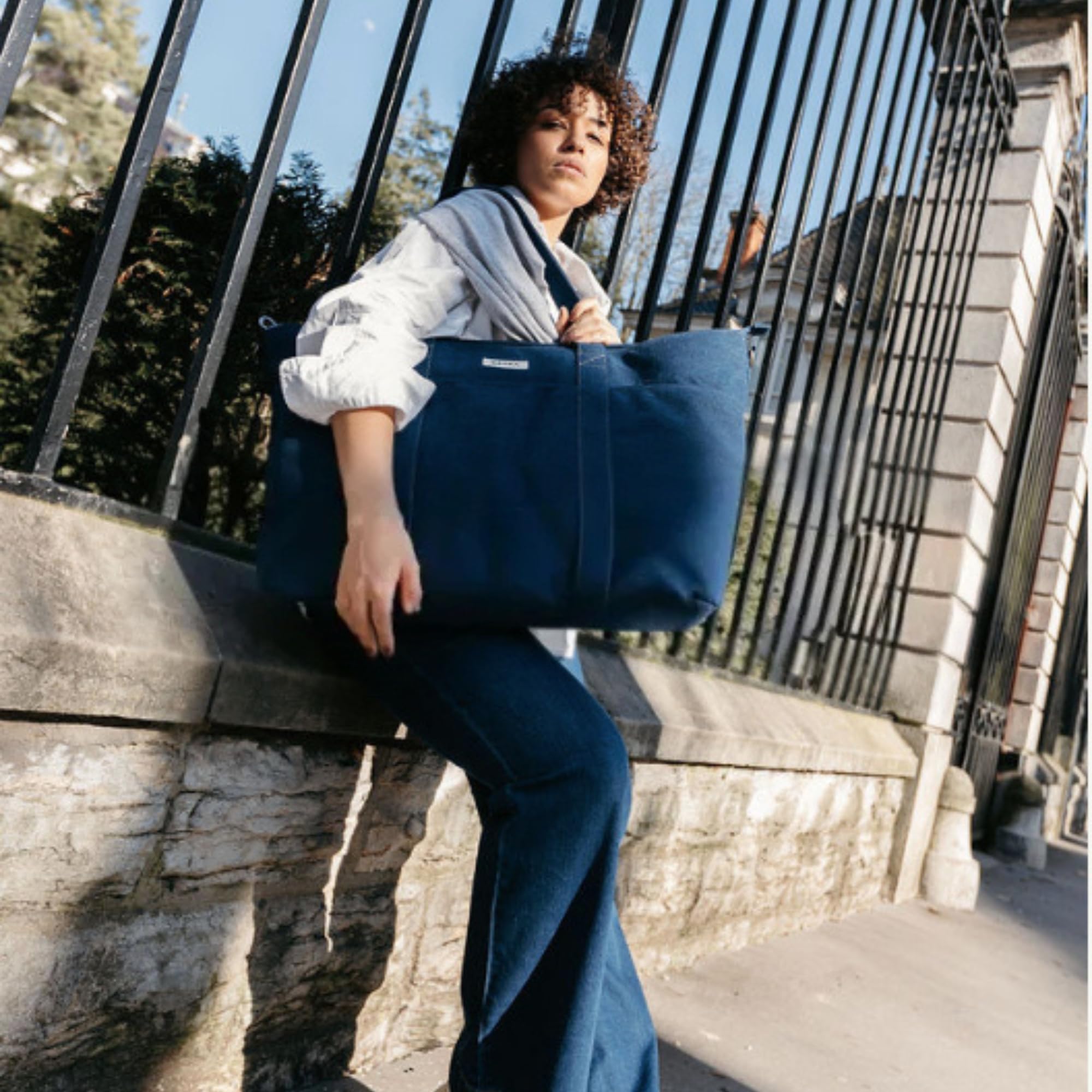 Béaba, Borsa Fasciatoio Madrid XXL - 44L, Tote Bag Grande Capacità, Borsa Fasciatoio Mamma Papà con 11 Tasche, Tasca Termica, Ganci Passeggino Integrati, Fasciatoio Imbottito, Denim