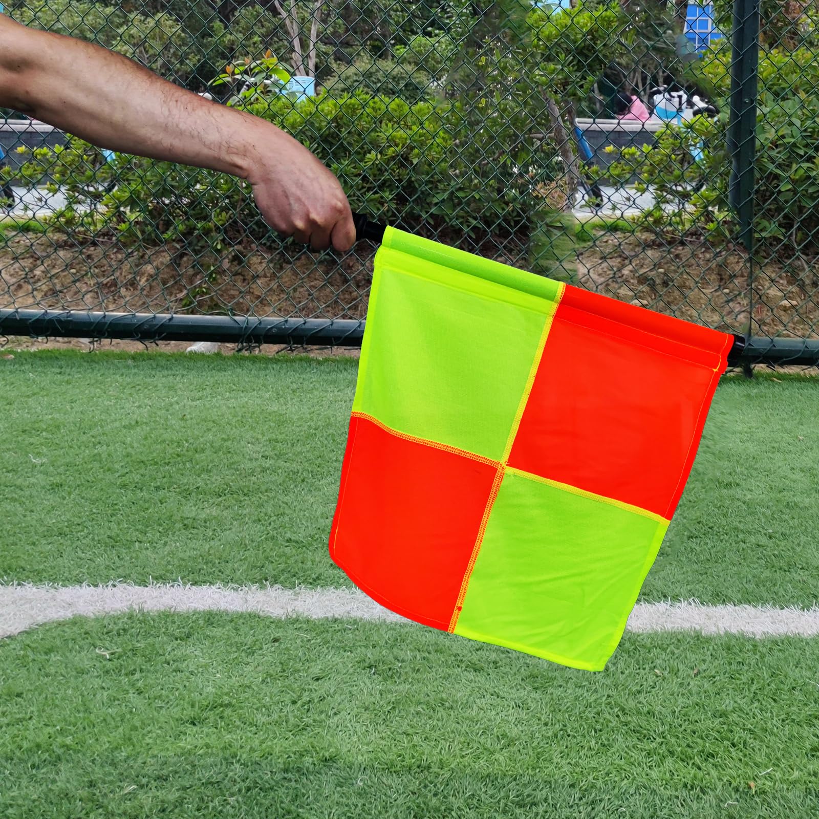 NDNCZDHC Drapeaux Arbitre Foot 2 Pièces Avec Sac De Rangement – Drapeaux De Ligne Arbitre Métal 38x33 Cm, Idéal Pour Entraînement Et Matchs Officiels