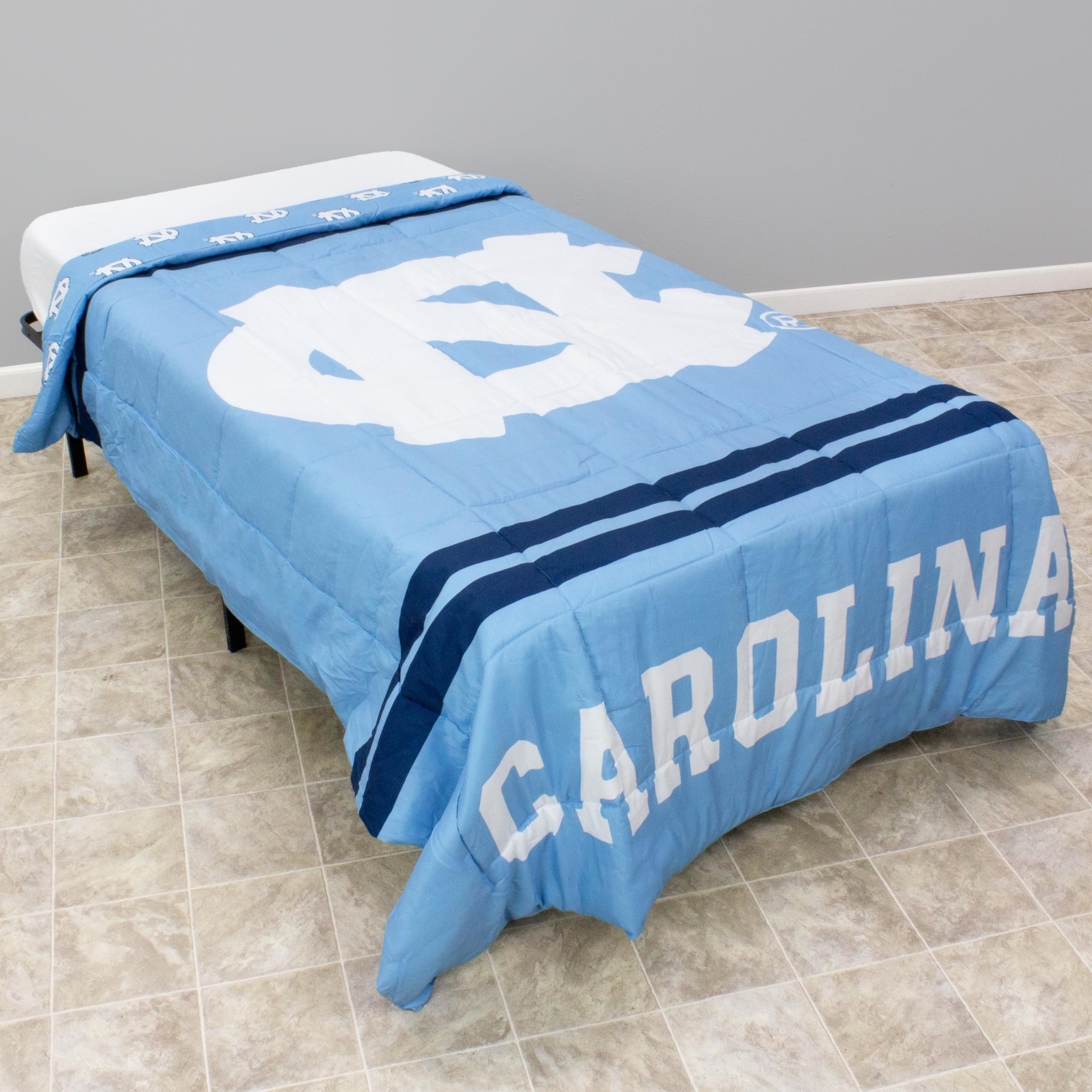 College Covers Everything Comfy North Carolina Tar Heels Reversible Big Logo Soft and Colorful Comforter, Twin
