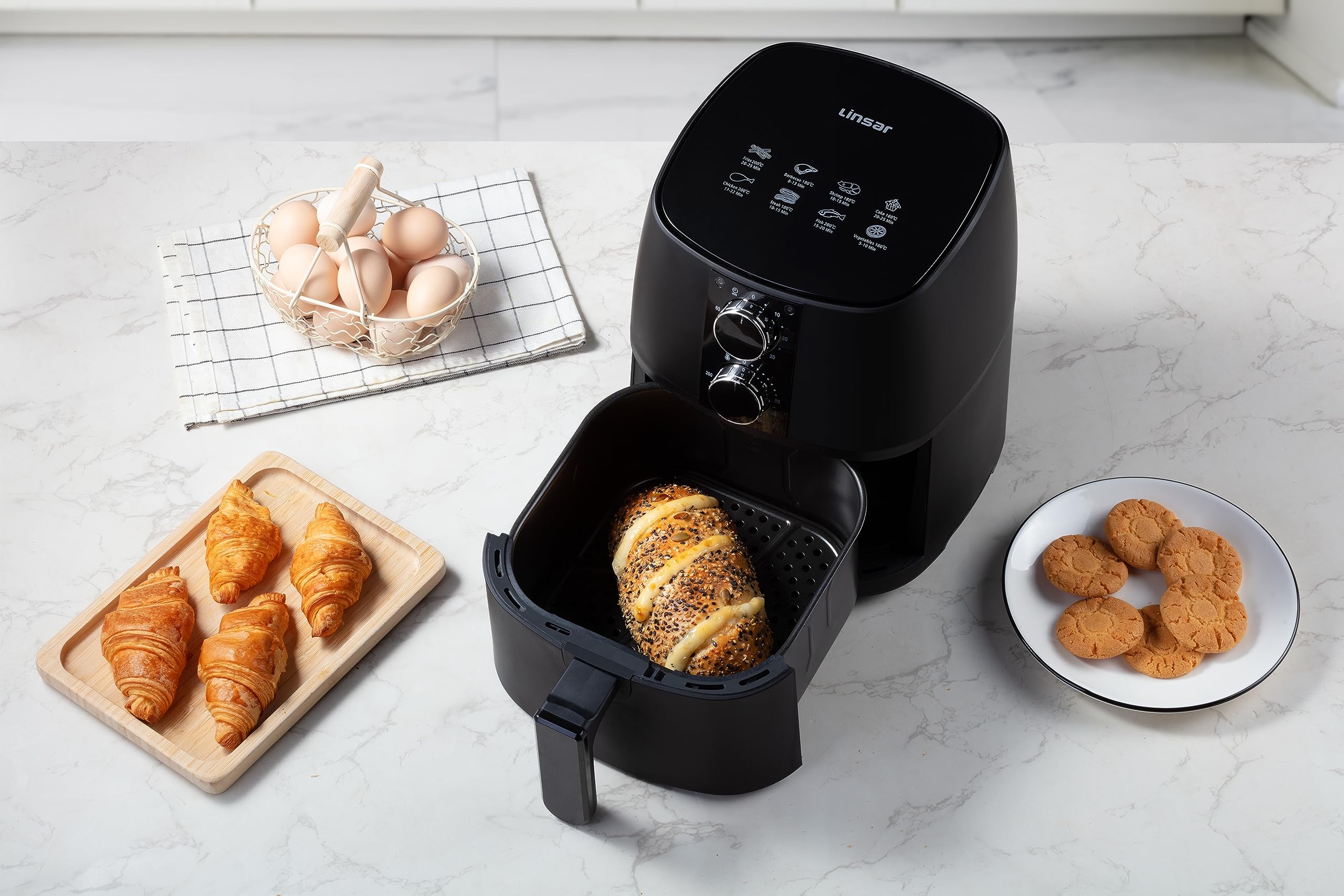 Linsar - Heißluftfritteuse 4L - Airfryer mit Timer und Warmhaltefunktion - Temperatur wählbar - Energiesparender & schneller als Backöfen - 1400 Watt (Schwarz)