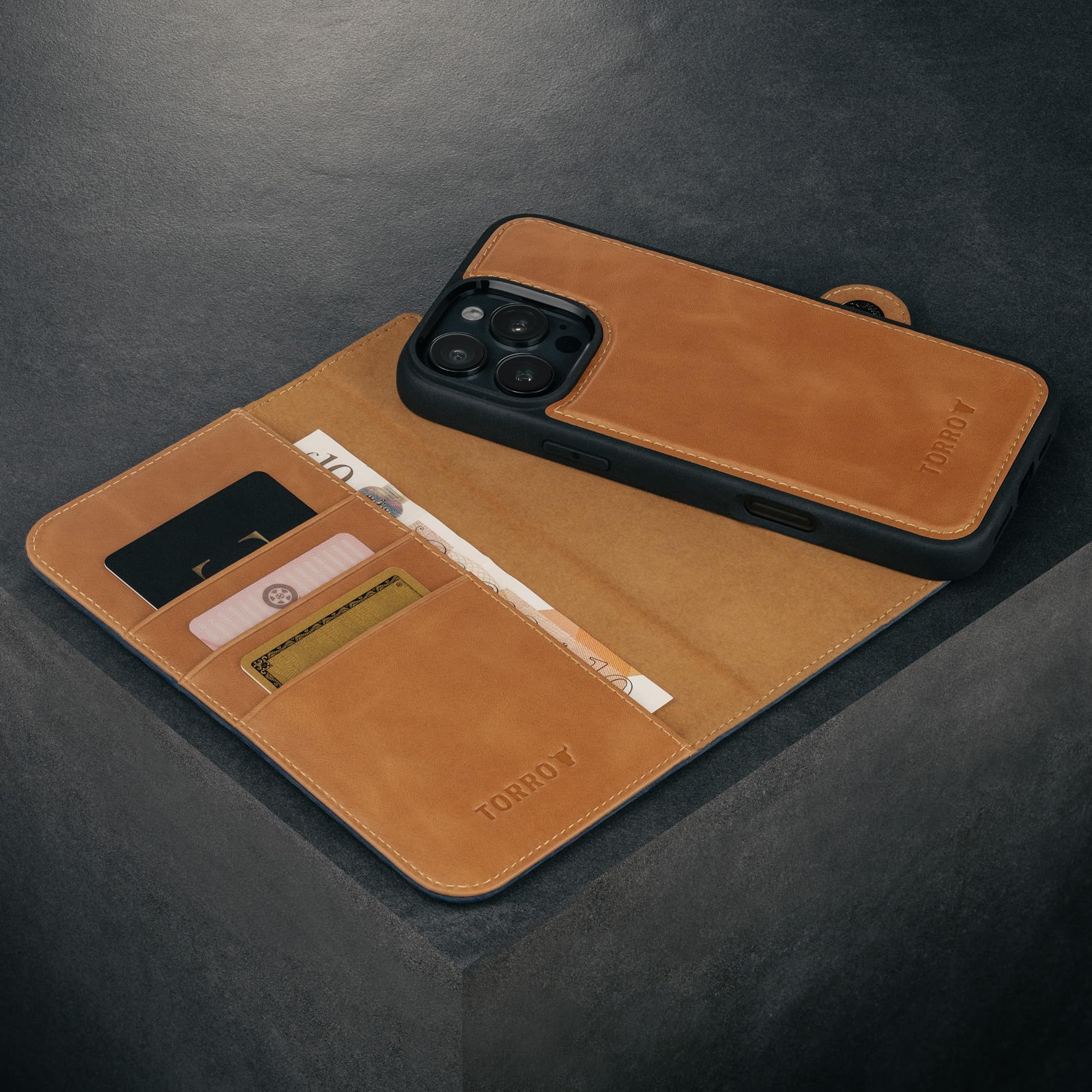 TORRO Leren Hoesje Compatibel met iPhone 17 Pro Max 6.9 2025 - Premium Leren Portemonneehoesje met Standaard en Kaartvakken (Compatibel met officiële MagSafe-Laders) - Lichtbruin