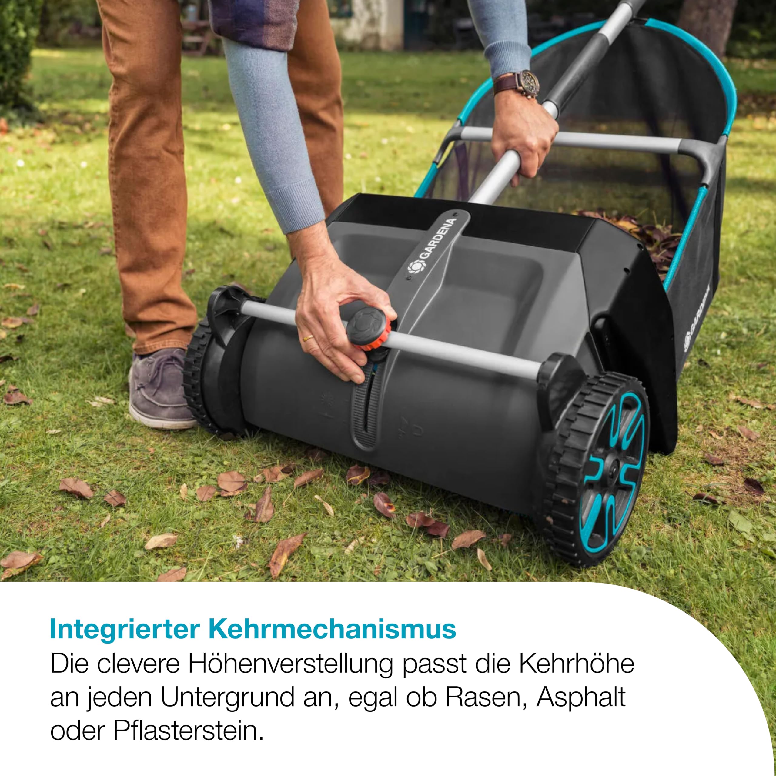 Gardena Laub- und Rasensammler: Kehrmaschine für den Garten, mit entnehmbarem Fangsack, rotierendes Bürstensystem, ergonomischer Griff, geräuscharm (3565-88)