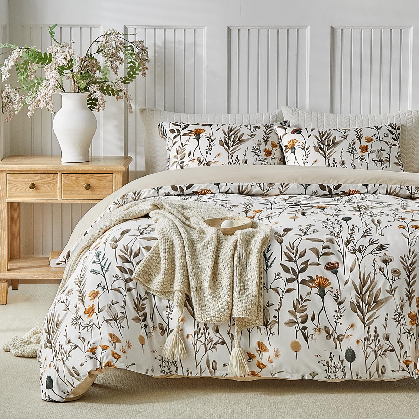 Lekesky Double Duvet Cover Set 260 x 240 cm, 3-Piece Microfibre Duvet Cover with Flowers and Leaves Design, Including 1 Duvet Cover 260 x 240 cm + 2 Pillowcases 50 x 80 cm, White — image 1
