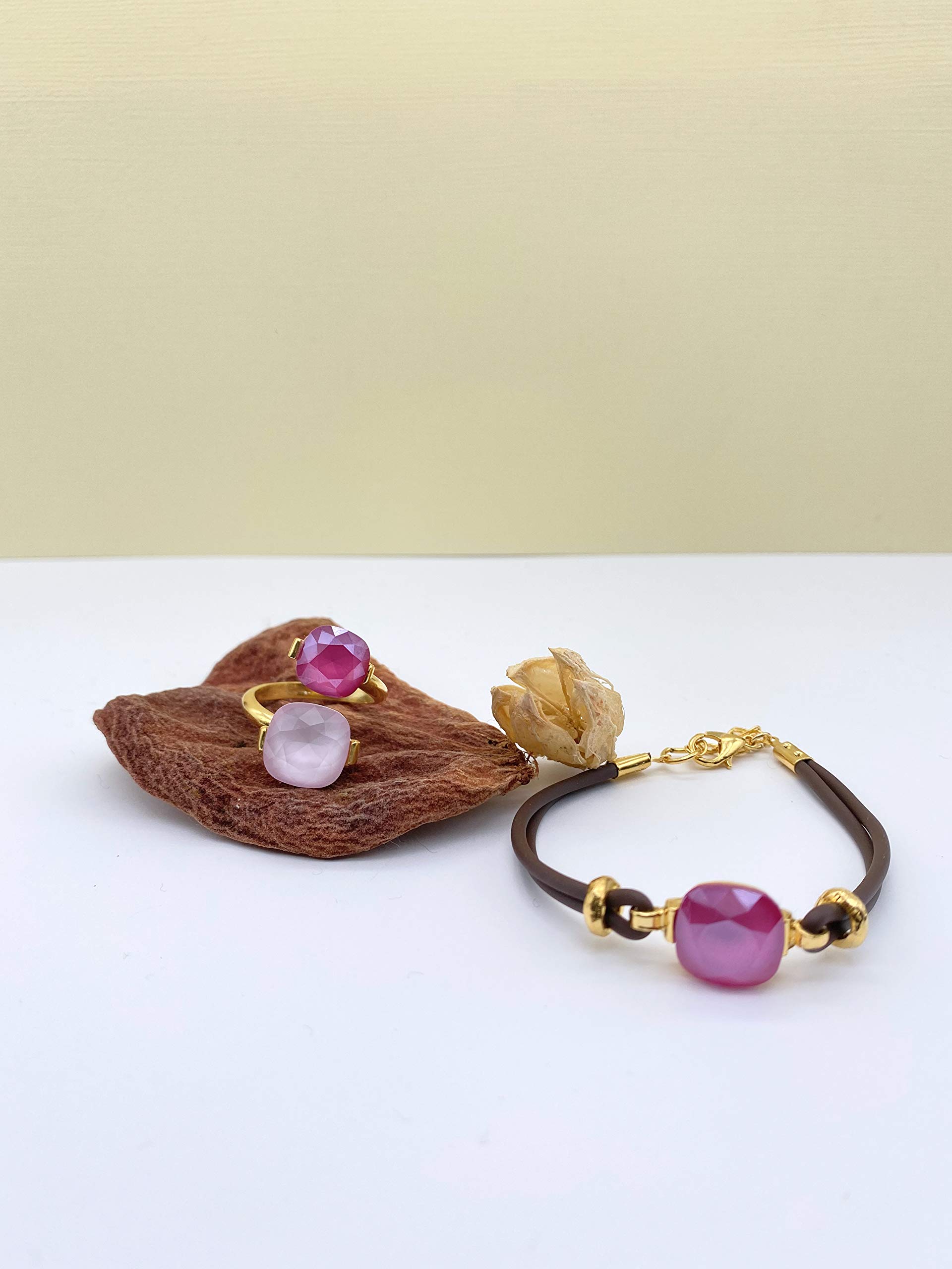 Pulsera de caucho marrón y cristal, base dorada chapada en oro 18k, tamaño ajustable, diseno exclusivo, regalos para mujer