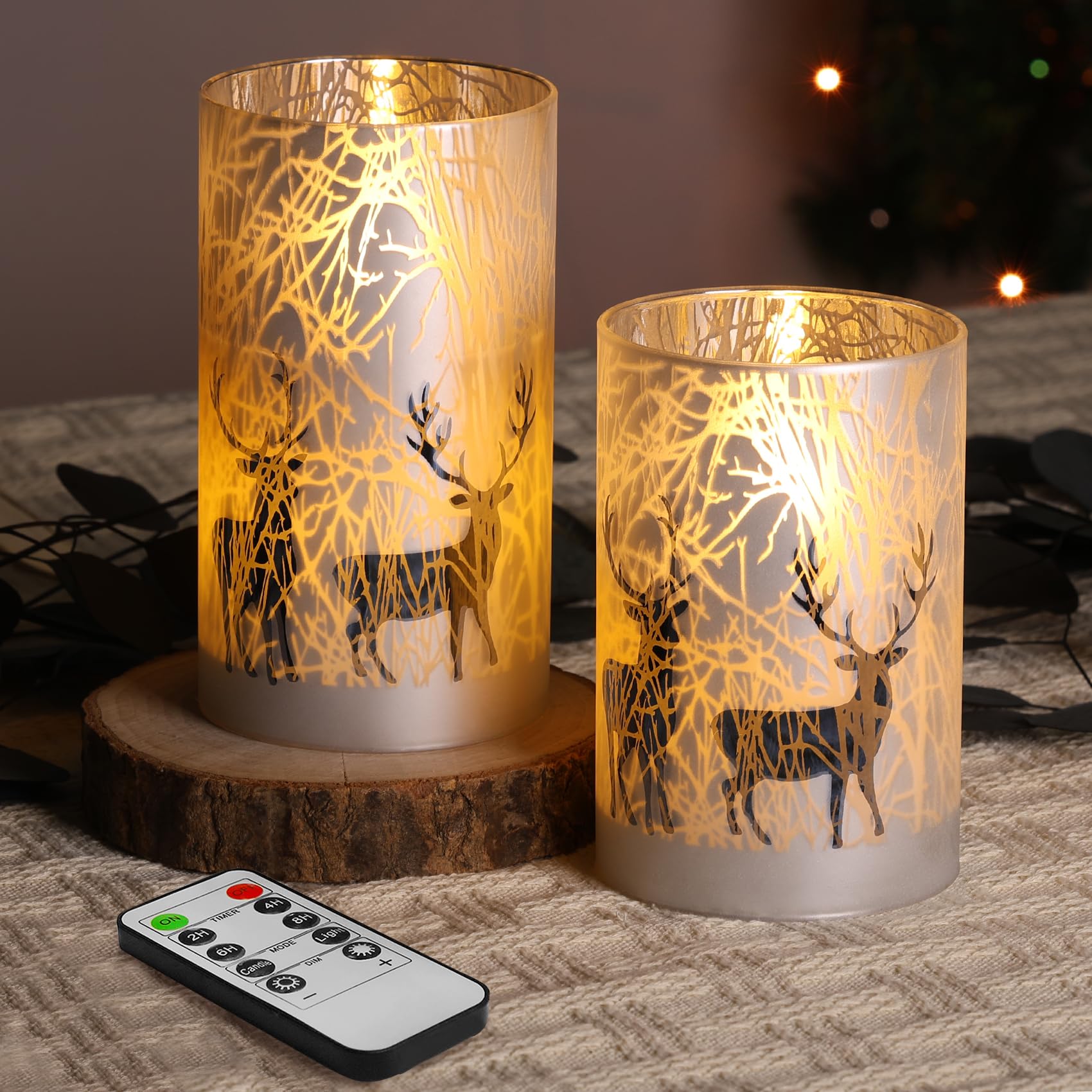 Eywamage Set di 2 candele natalizie in vetro senza fiamma, con telecomando, a batteria, a LED, a forma di renna