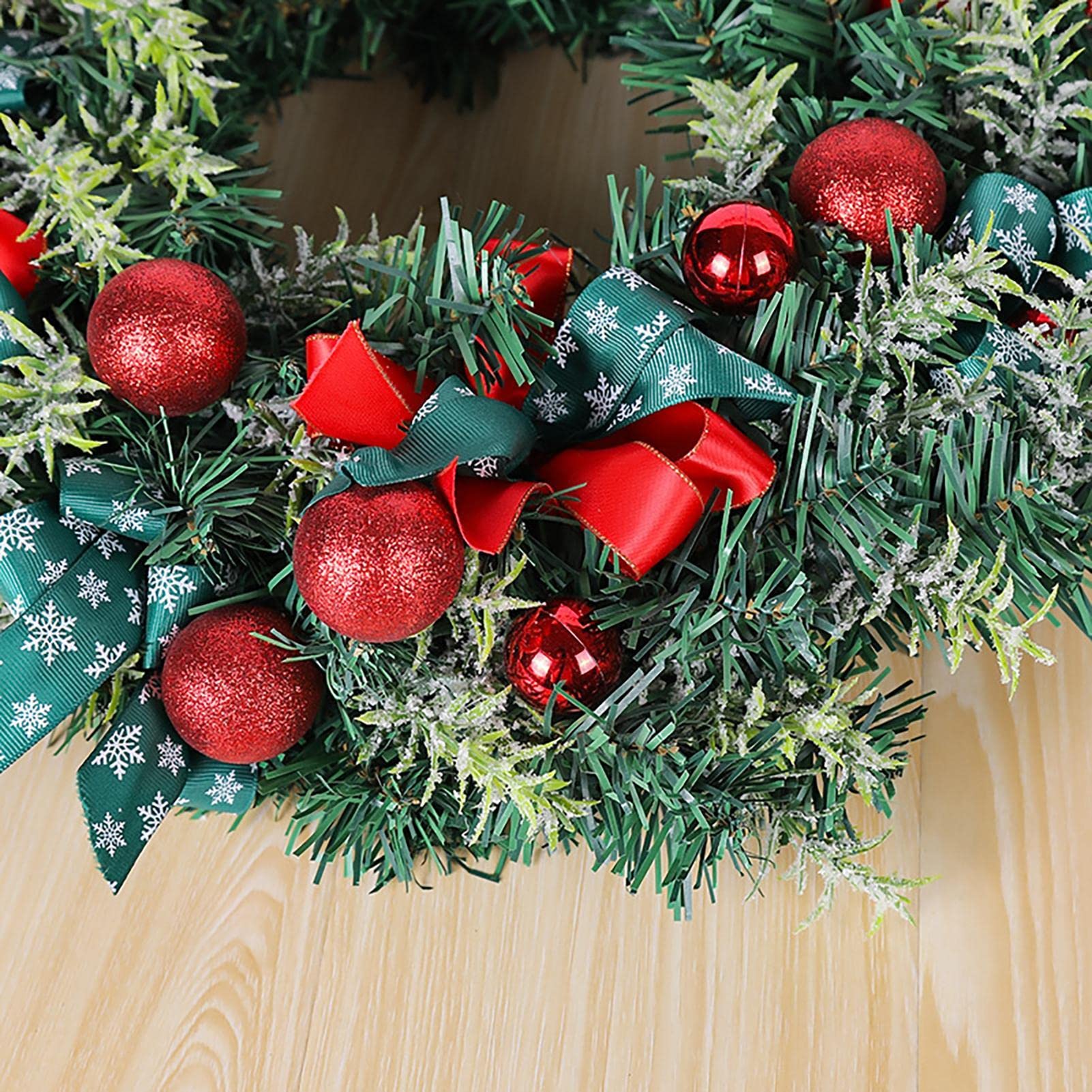 Kiefernkranz  Weihnachten knstlicher Kiefernnadel Kranz mit Bndern und  Kugeln | Bauernhaus rustikale Winterdekorationen Hngender Kranz Dekor fr  ...
