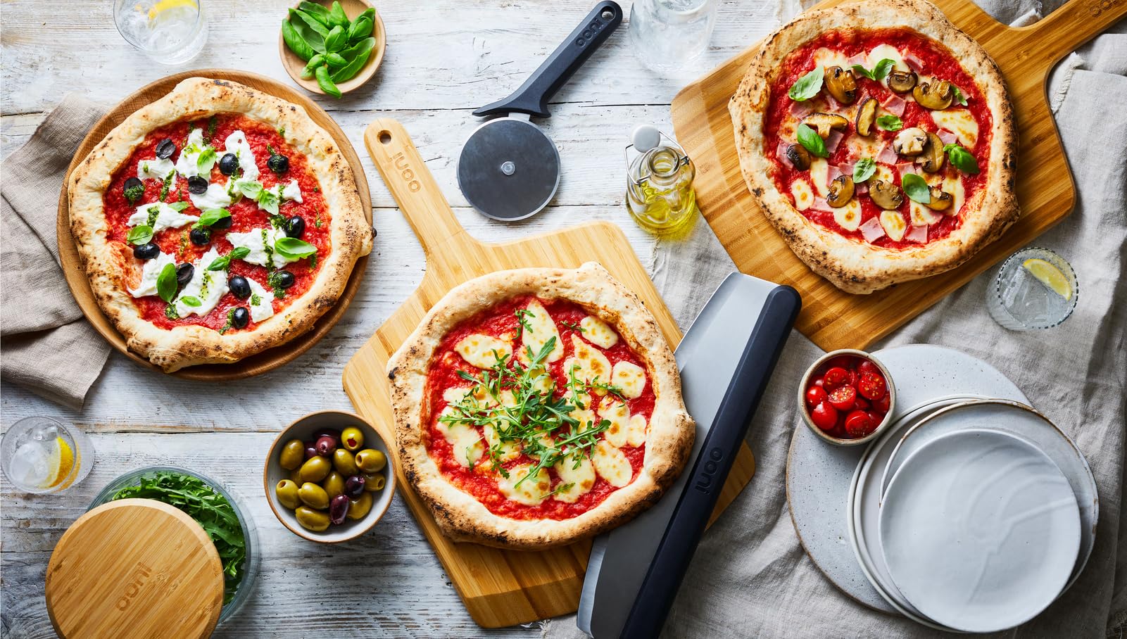 Pelle à pizza en bambou 30,5cm Ooni. À la fois pelle a pizza et planche à découper, elle est idéale pour votre four a pizza!