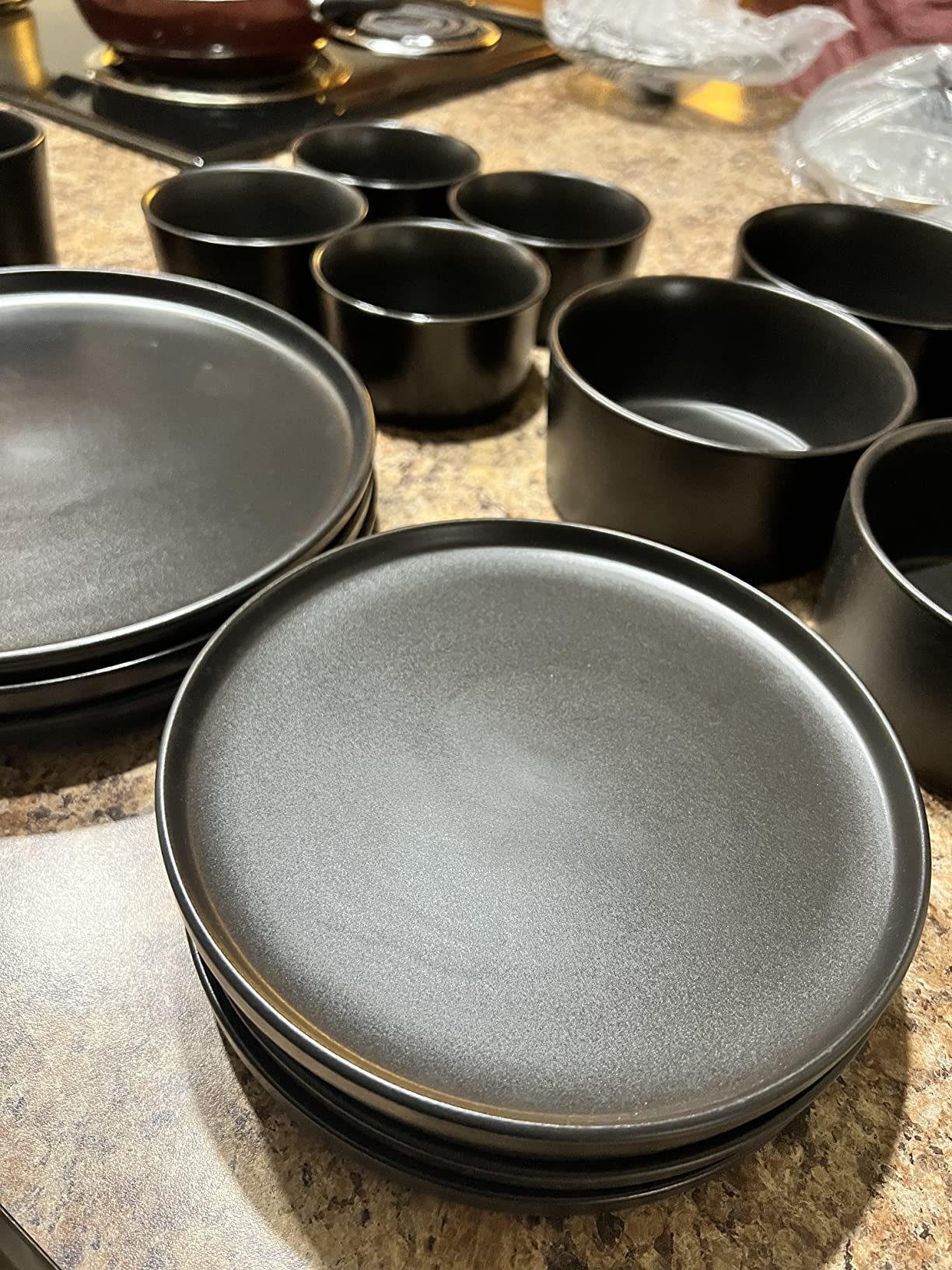 8/mo Finance Elama Luxmatte Contemporary Dinnerware Set, 20 Piece