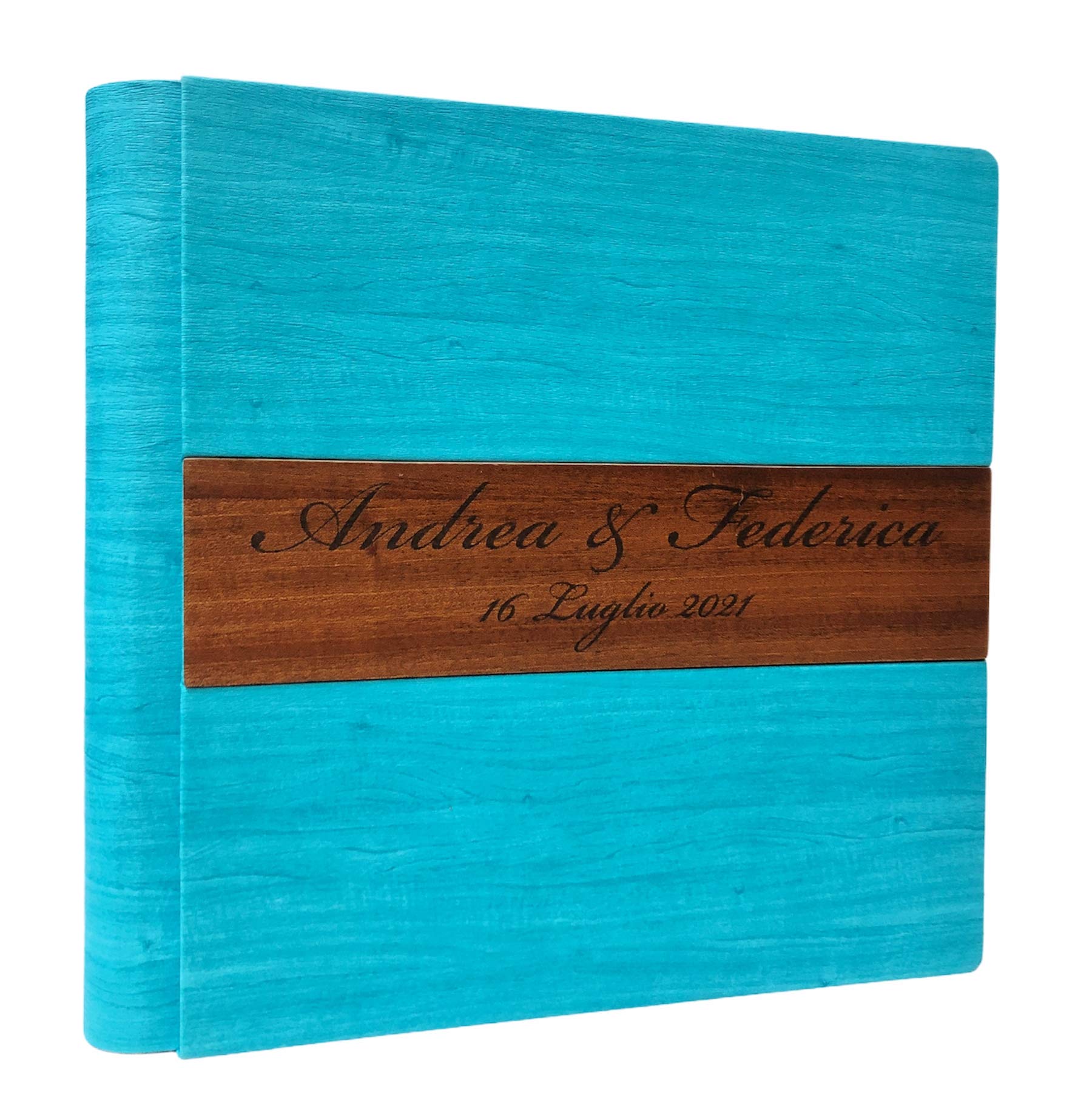 Álbum de fotos en fina polipiel, personalizable con aplicación en madera. Ideal para Bautismo, Boda, Comunión y foto recuerdo