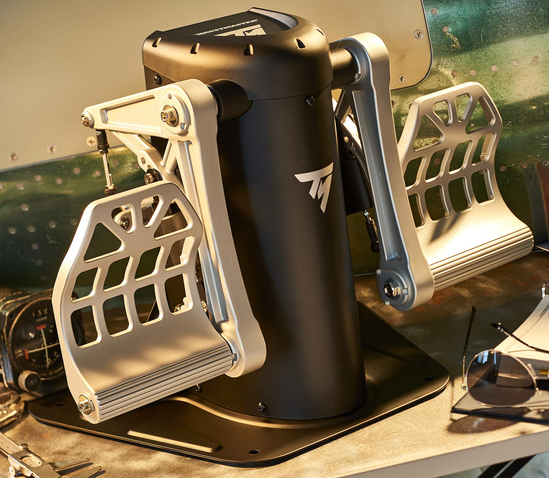 Thrustmaster TPR Pendular Rudder Pedals – Hochpräzise Flugsteuerung mit PENDUL_R- und HEART HallEffect AccuRate-Technologie für PC