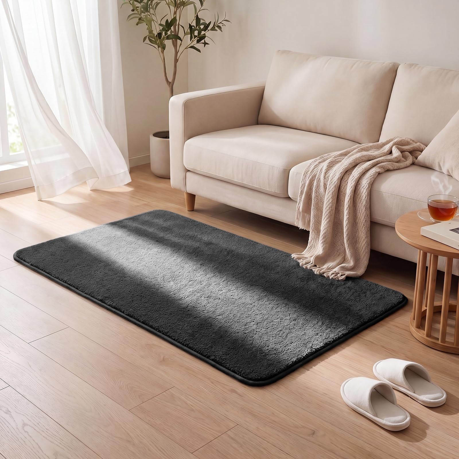 Tapis à poils ras lavable vounot anthracite pour éviter les glissades au salon