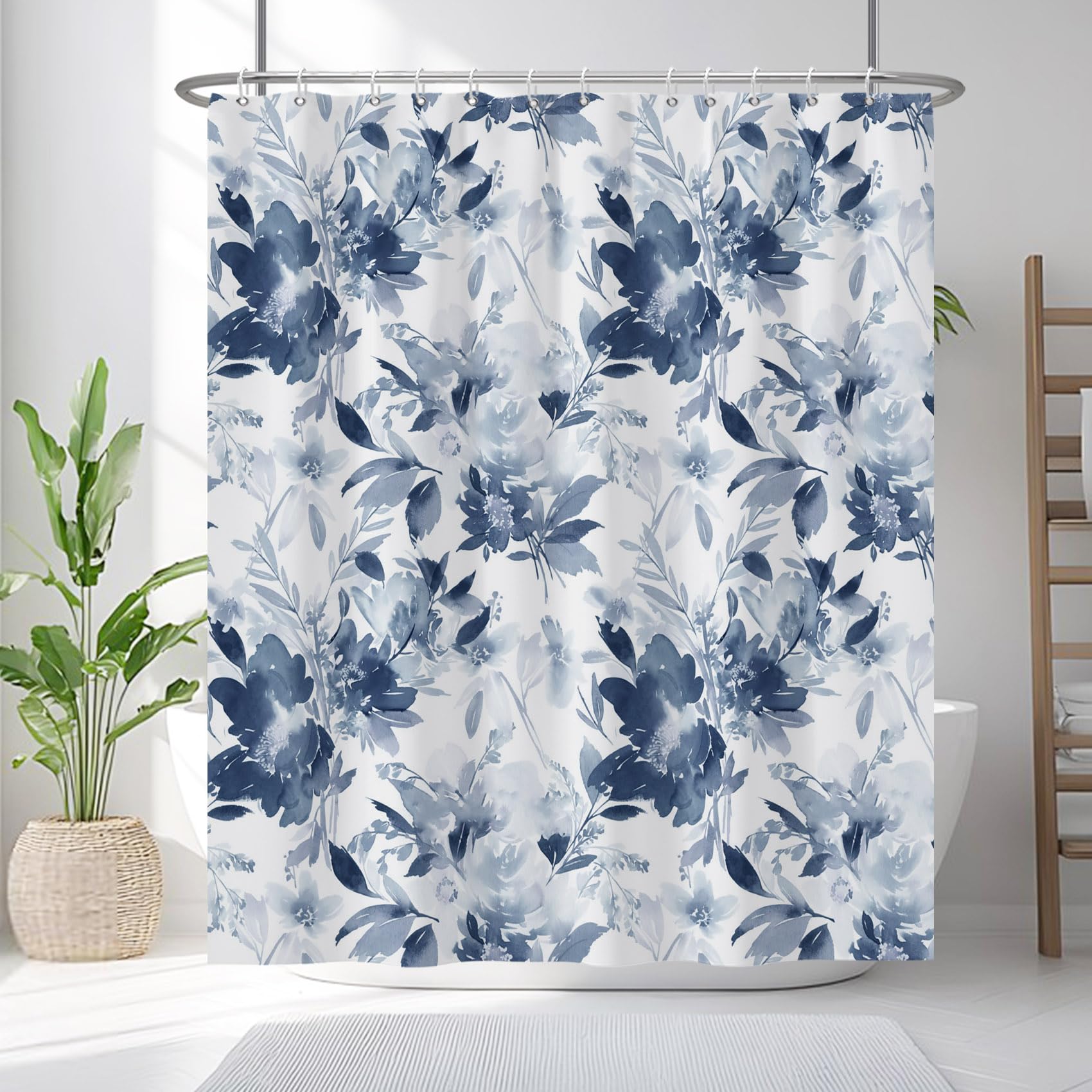Rideau de douche motif floral aquarelle pour une décoration de salle de bain zen et moderne