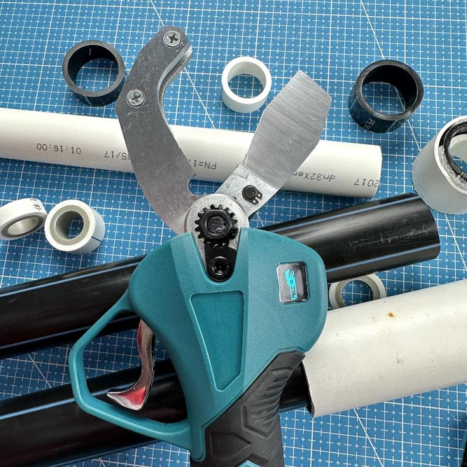 Tubo Eléctrico Cortador de Litio Herramienta de Corte de Tubo de Batería de Litio para Tuberías de Polipropileno HDPE con de Silicona Colgante Colgante 100‑240V (Enchufe de la UE)