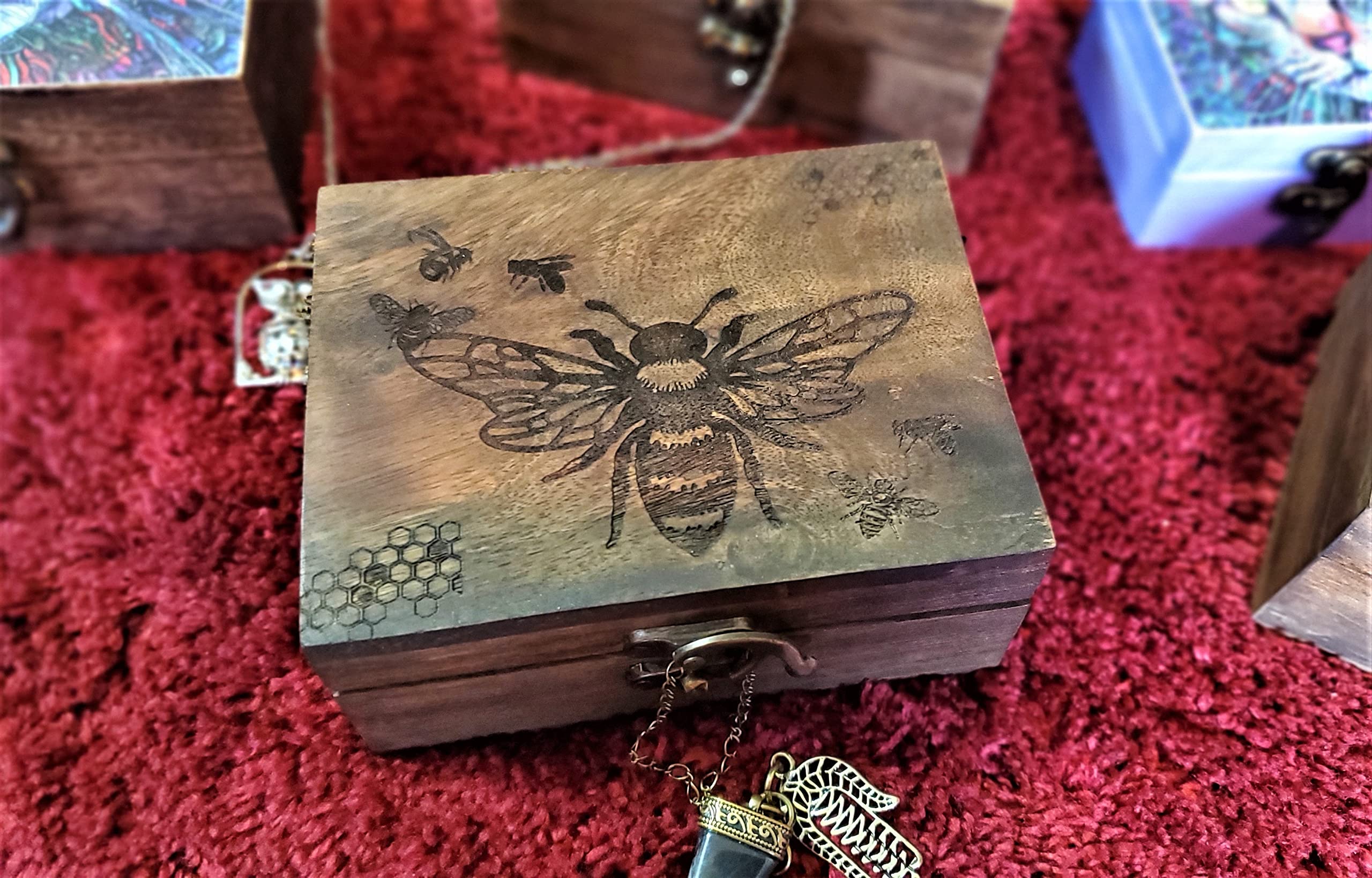 JB&C Premium Engraved Bee Jewelry Box Beautiful Trinket Keepsake