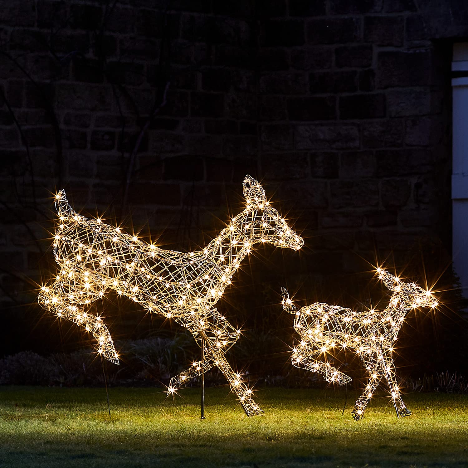 Lights4fun Harlow LED Rattan Rentier Figuren Mutter und Kind | Fernbedienung Timer | Solarbetrieben | Weihnachtsbeleuchtung Außen Weihnachtsfigur | 102 cm & 60 cm