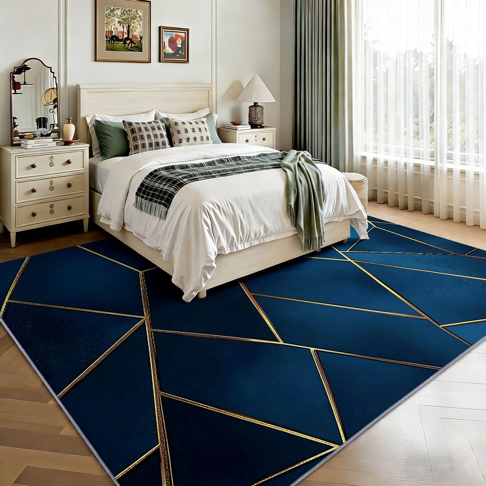 Tapis en Flanelle Douce 180 x 240 cm Triangles Géométriques Lignes Dorées Tapis de Salon Moderne, Antidérapant et Lavable en Machine – Idéal Chambre – Poils Courts Facile à Nettoyer, Bleu Marine