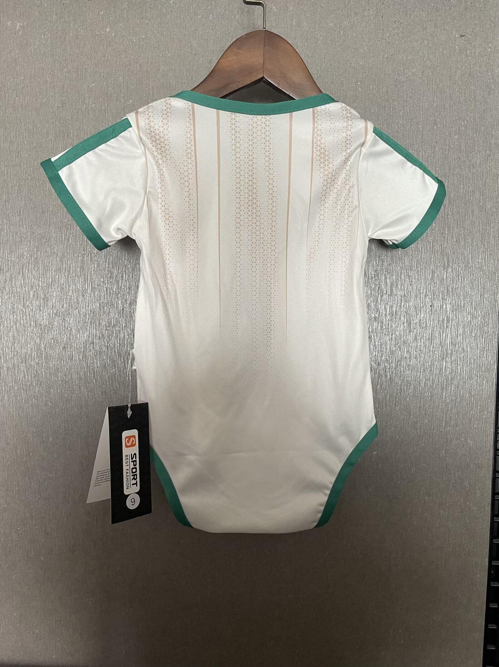 Générique Body Bébé Algérie Football – Grenouillère Blanche & Verte – Tenue Supporter Équipe de l'Algérie – Cadeau Naissance Bébé Garçon & Fille