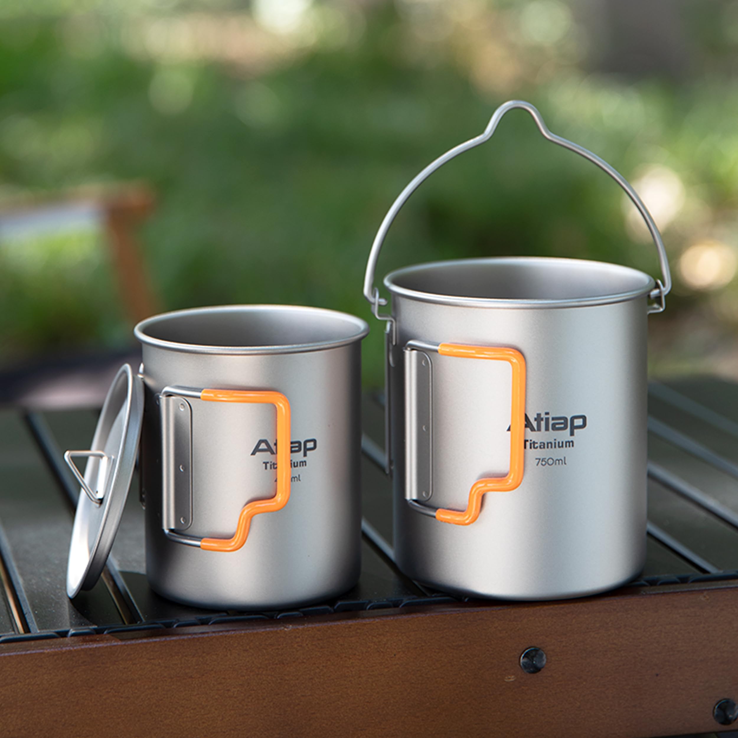 Titan Camping Becher Set Ultraleicht – Outdoor Topf 750ml mit Bügelgriff & Deckel, Camping Tasse mit Klappgriff, Klapplöffel & Netzbeutel – Geschirr Set für Trekking, Wandern, Bushcraft