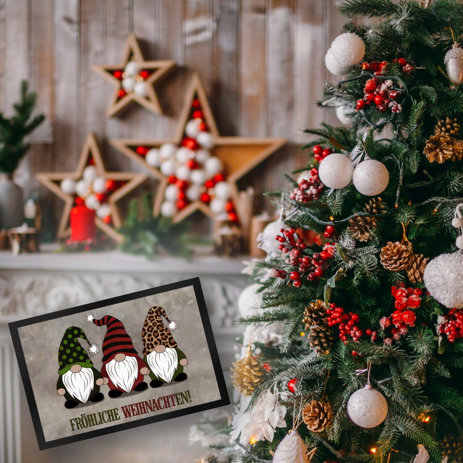 speecheese DREI Wichtel - Fröhliche Weihnachten Fußmatte XXL in 50x75 cm Weihnachten animiertes Bild grüner Hut roter Leopardenmuster - Perfekte Fußmatte XXL in 50x75 cm für Festtage