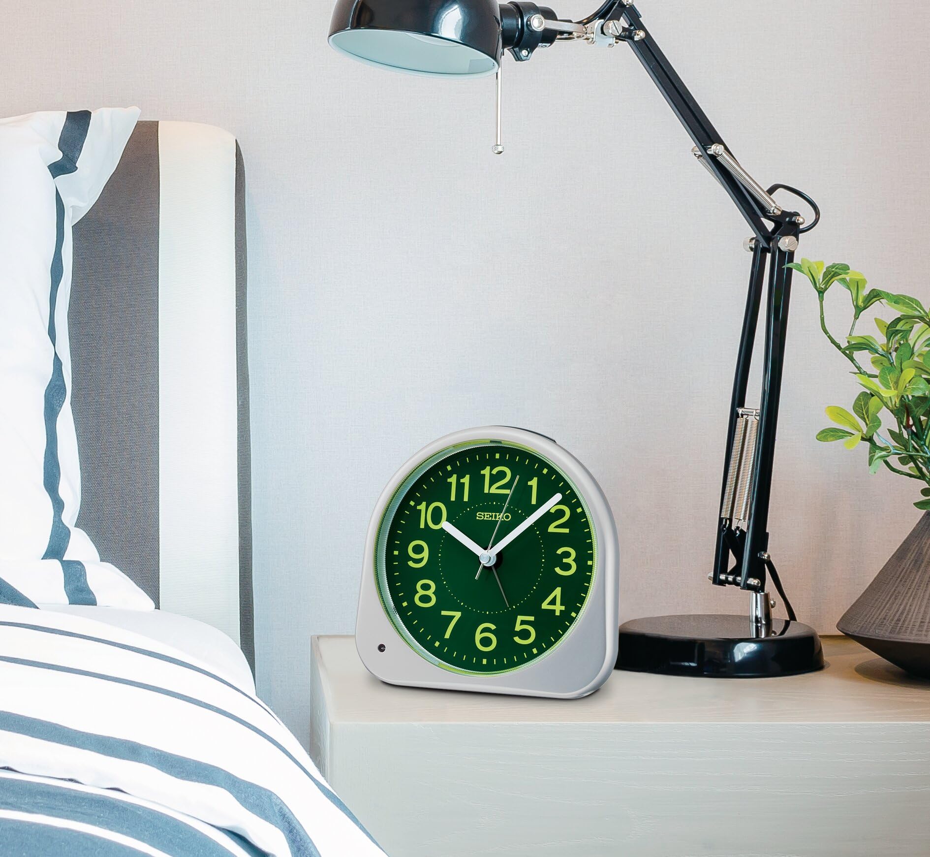 Amazon.co.jp: セイコークロック 目覚まし時計 置き時計 アナログ 夜