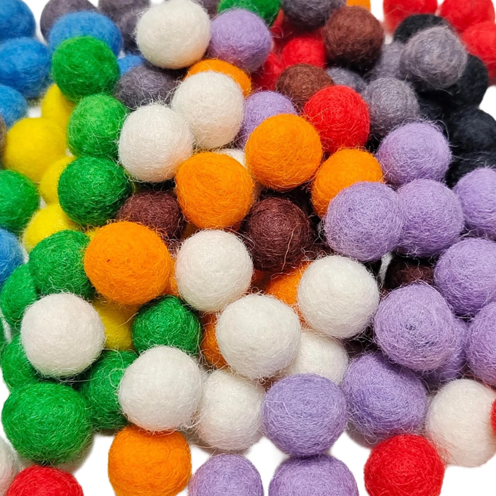 Viltkralen en Pompons - Bij vilt enzo
