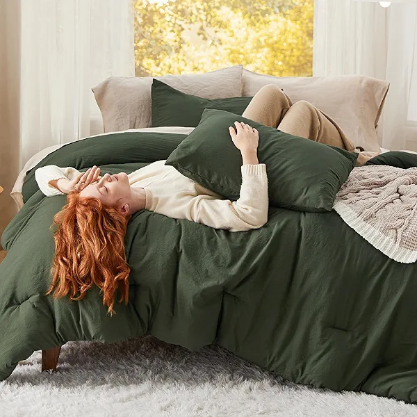 Bedsure King Size Comforter Set, Dark Green Soft Prewashed Bedding for All Seasons, 3 Pieces GentleSoft™ Warm Down Alternative Bed Set, 1 Lightweight Comforter (104"x90") and 2 Pillowcases (20"x36")