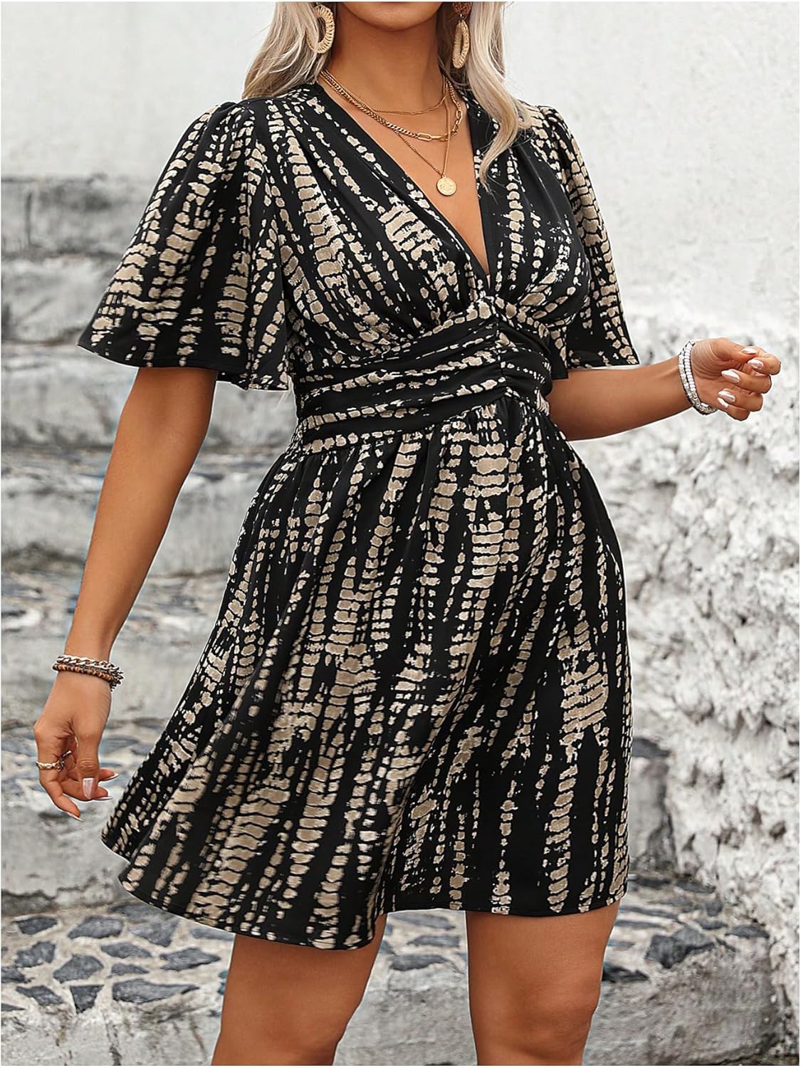 Floerns Women's Plus Size Printed V Neck Short Sleeve Ruffle Hem Summer Short Dresses - Image 2