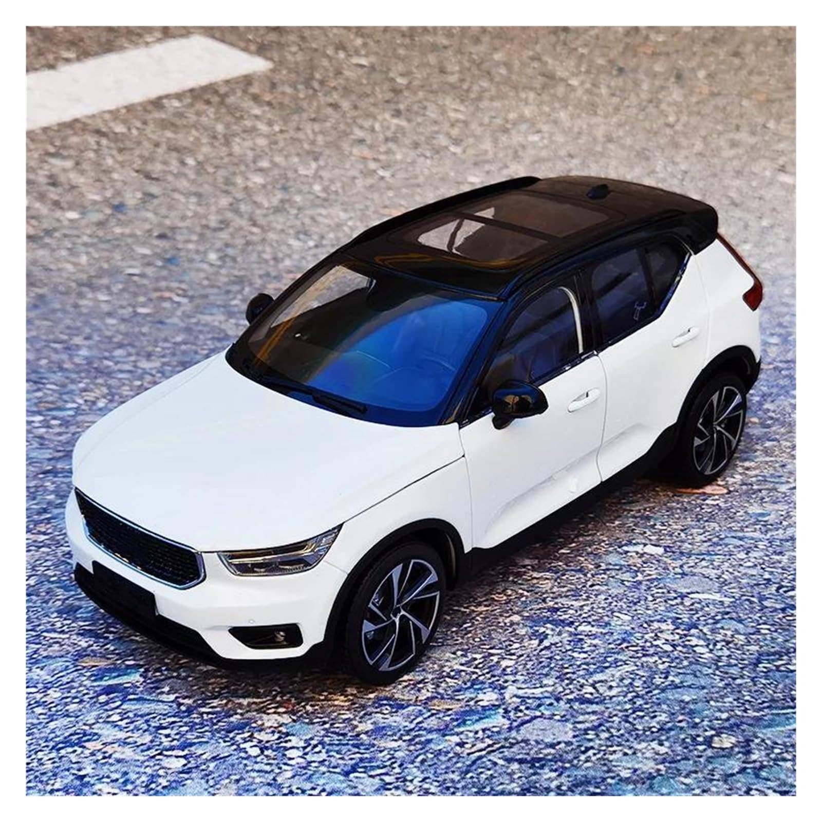 BANKOTO Diecast Car 1:18 For Volvo XC40 SUV Diecast Alloy Car Model Vehicles Collection Collectible