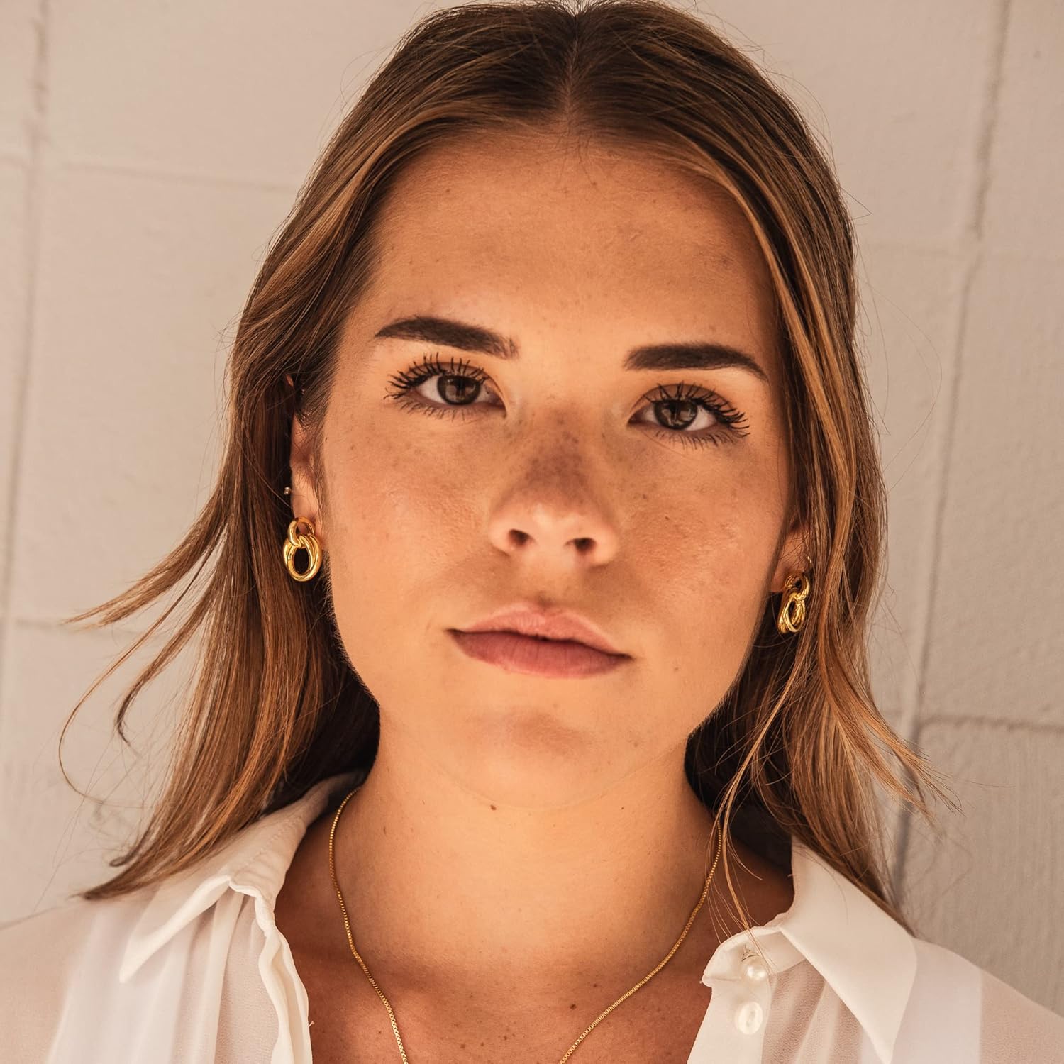 Interlocking Double Hoop Earrings | 18k Gold | Double Hoop Linked Circle Studs - Image 6