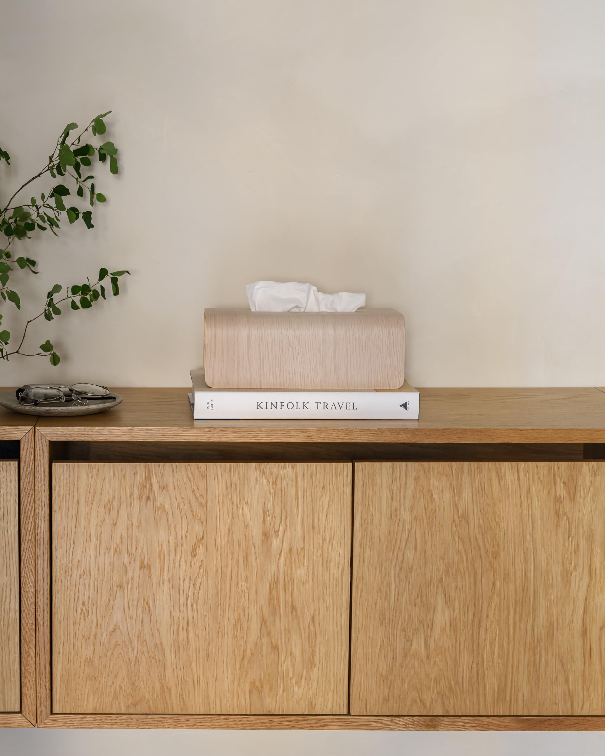 Kazai. Porta Fazzoletti 'Toke' | Impiallacciatura in Legno Massello, certificato FSC | Scatola Porta Fazzoletti Sostenibile in Design Scandinavo | Quercia, bianco