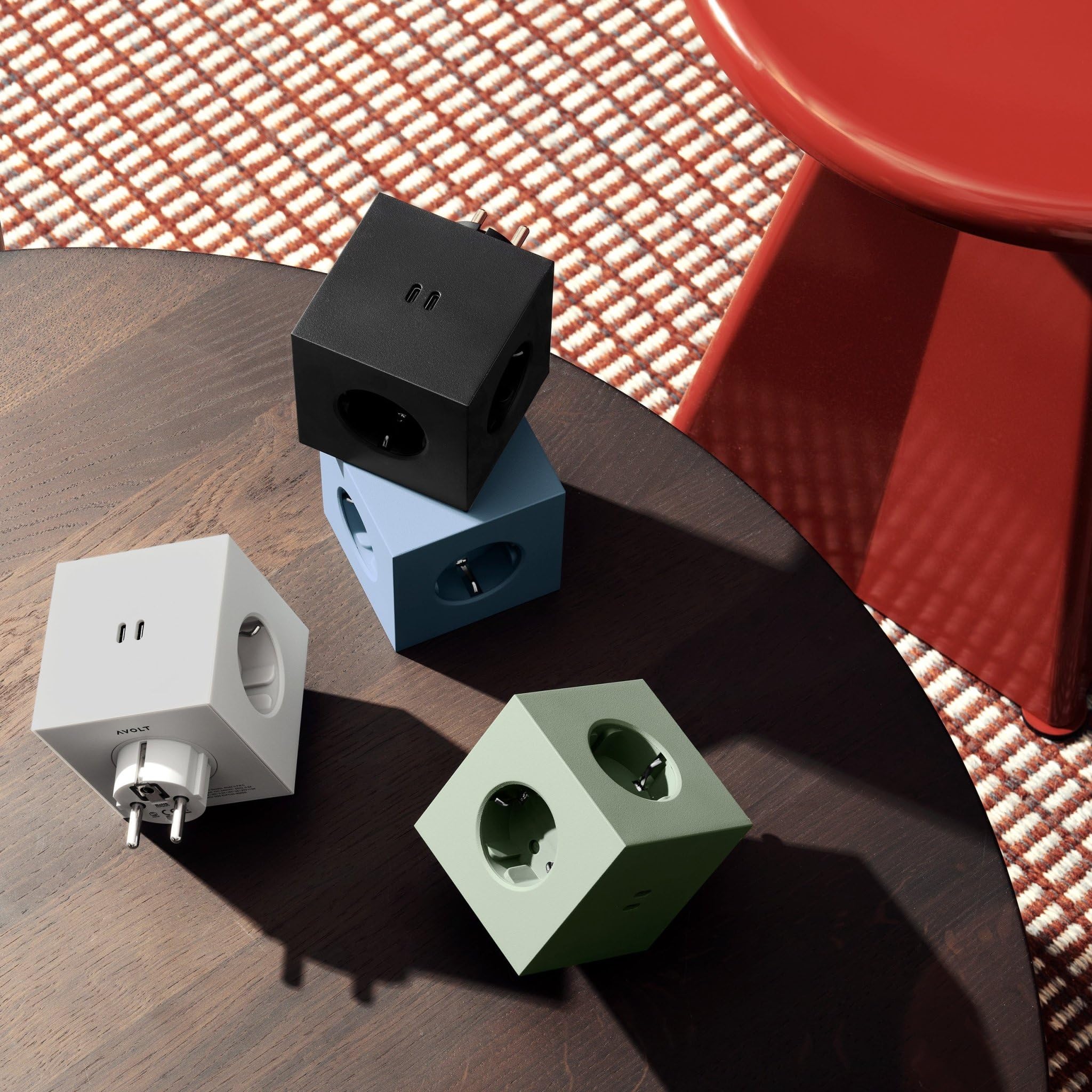 Avolt Square 2 Multipresa Design Elegante, 3 Prese Schuko, 2 USB-C 30W | Multipresa design elegante grigia. Cubo senza cavo, attacco diretto alla presa, ricarica USB-C 30W salvaspazio per casa