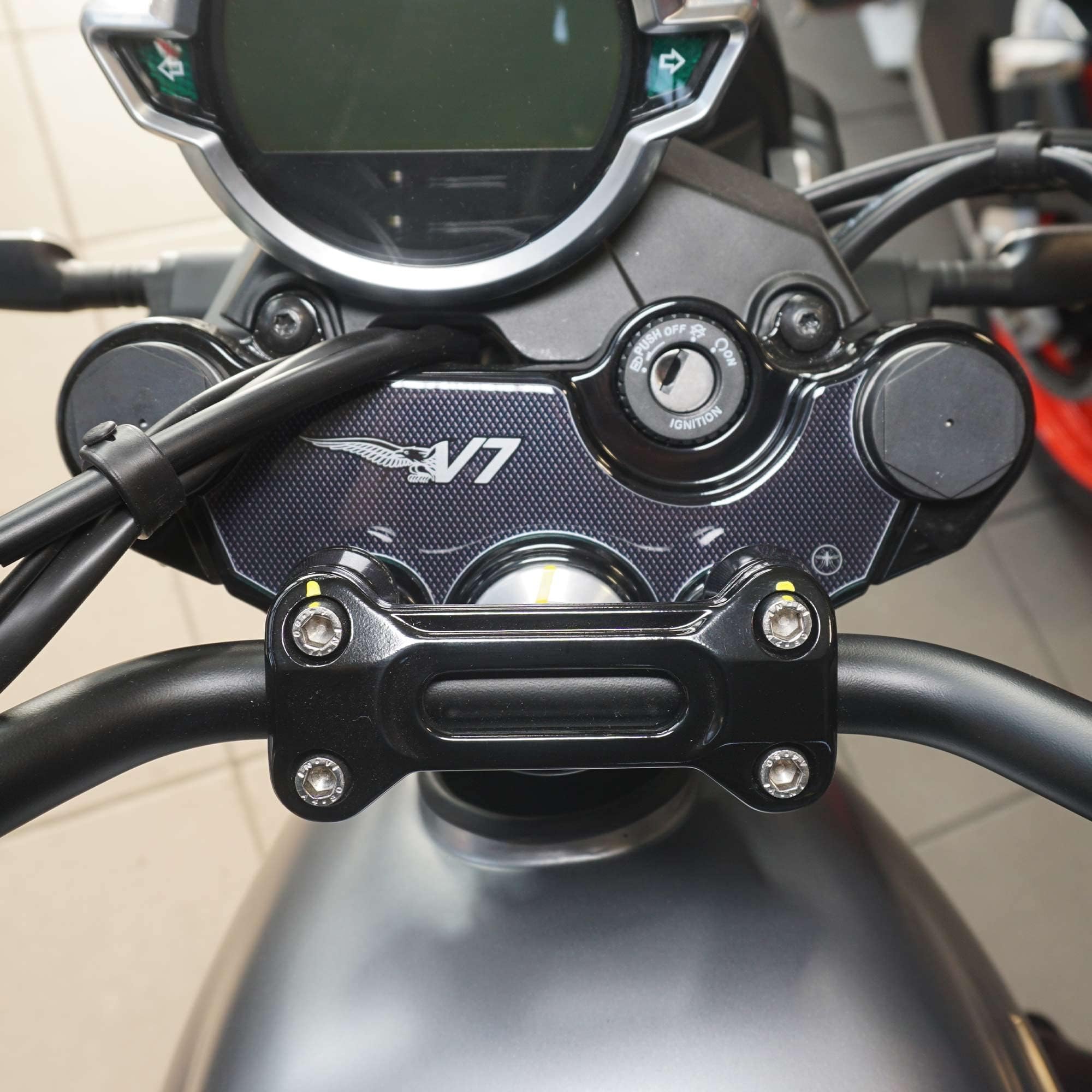 labelbike - 3D Sticker Motorcycle Steering Fork Plate Protection and Decoration in Resin compatible with Moto Guzzi V7 Stone and Special