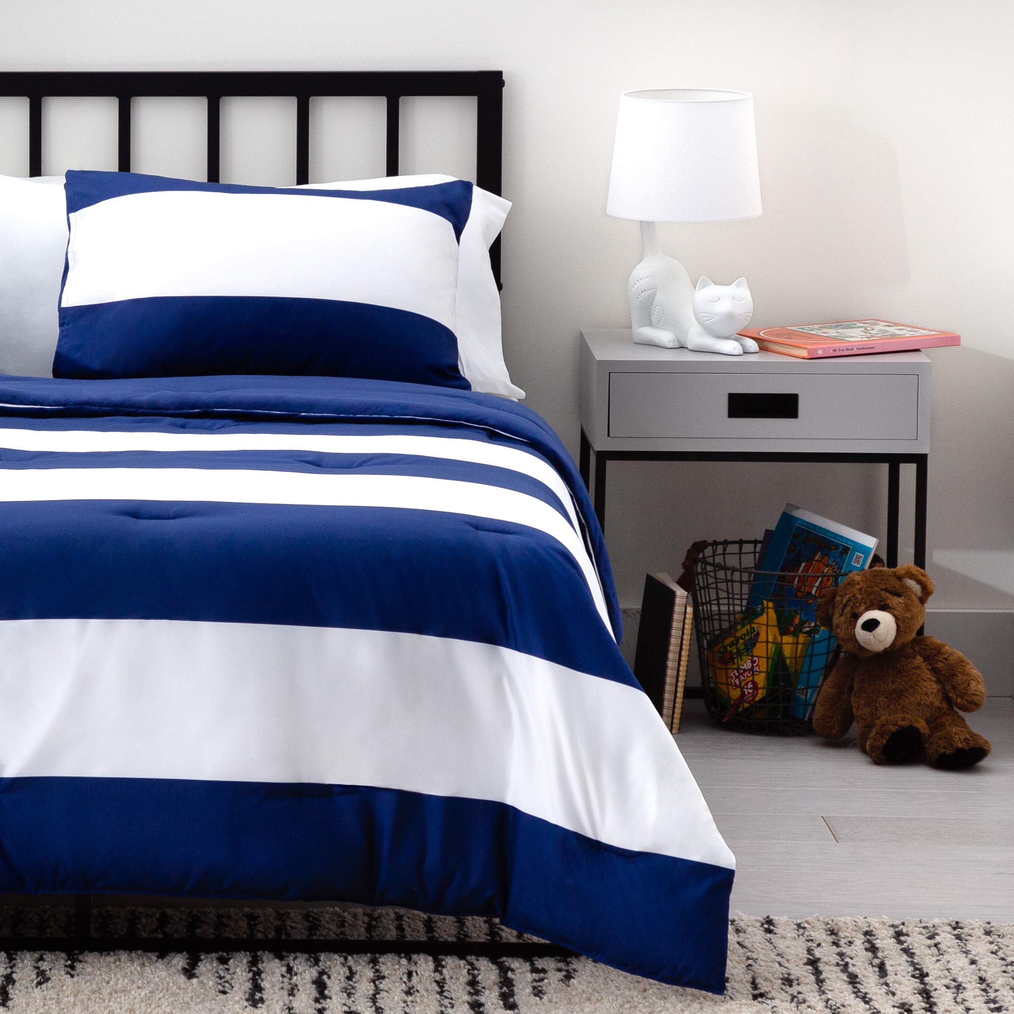 Linenspa All Season Hypoallergenic Down Alternative Microfiber Comforter, Twin XL, Navy/White, Twin XL Size, Dorm Room Essentials