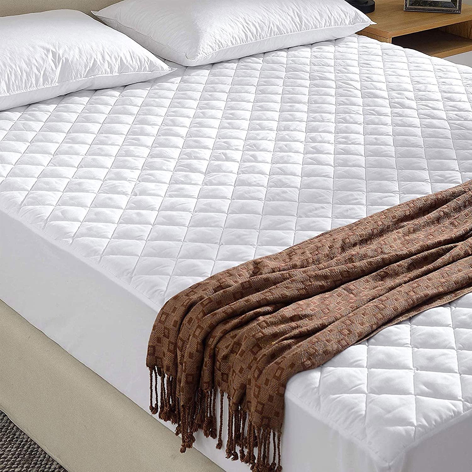 Brillars White Brillars® Mattress Bed Protector Super Soft Thick Polycotton Quilt Cozy Fitted Deep Non-Allergic Luxury Sleep Surface, Anti-Bacterial Easy Care (4Ft Small Double)