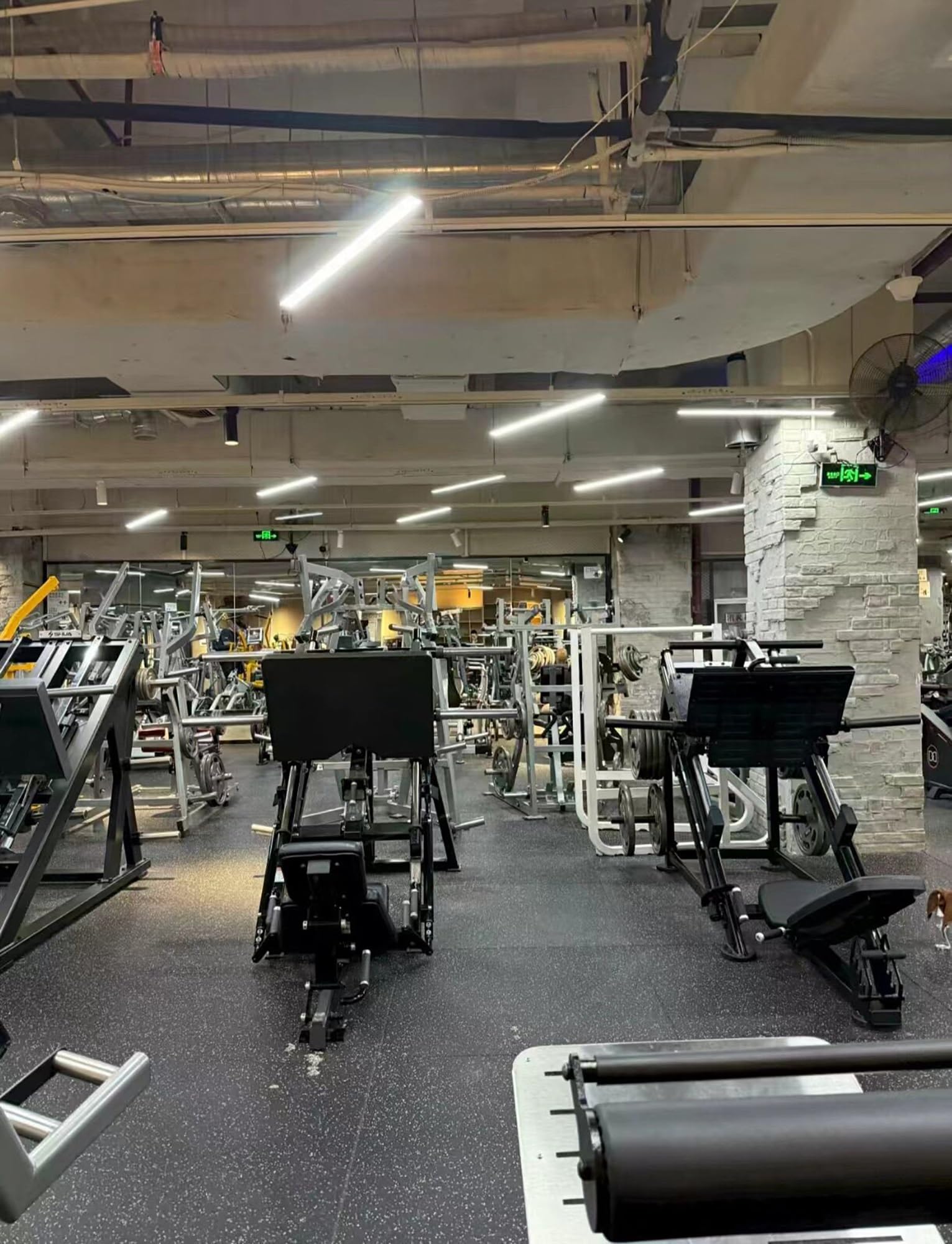 Grubsze gumowe podłogi gimnastyczne, blokujące maty do ćwiczeń, podłogi o wysokiej gęstości, 99 x 99 cm, idealne do domowej siłowni lub studia fitness, trwałe i łatwe do czyszczenia