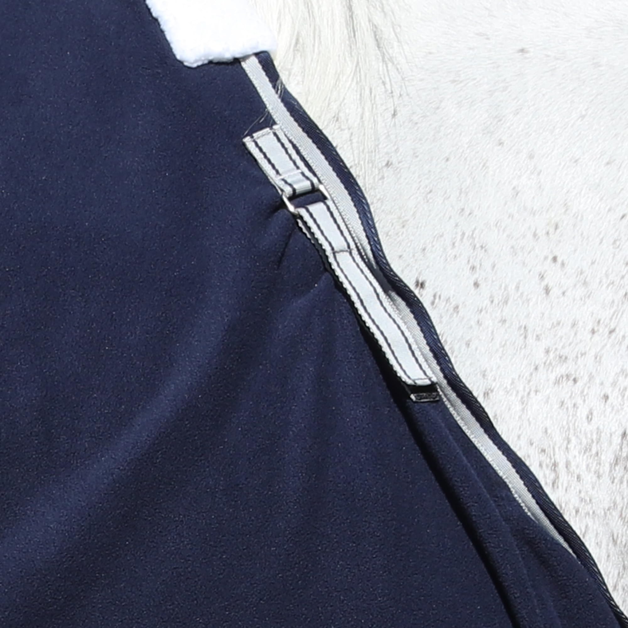 Manta de Secado para Caballo en Forro Polar 300 g/m² – Transpirable, Absorbente y de Secado rápido, Ideal después del Entrenamiento, el baño, en el establo y Durante el Transporte