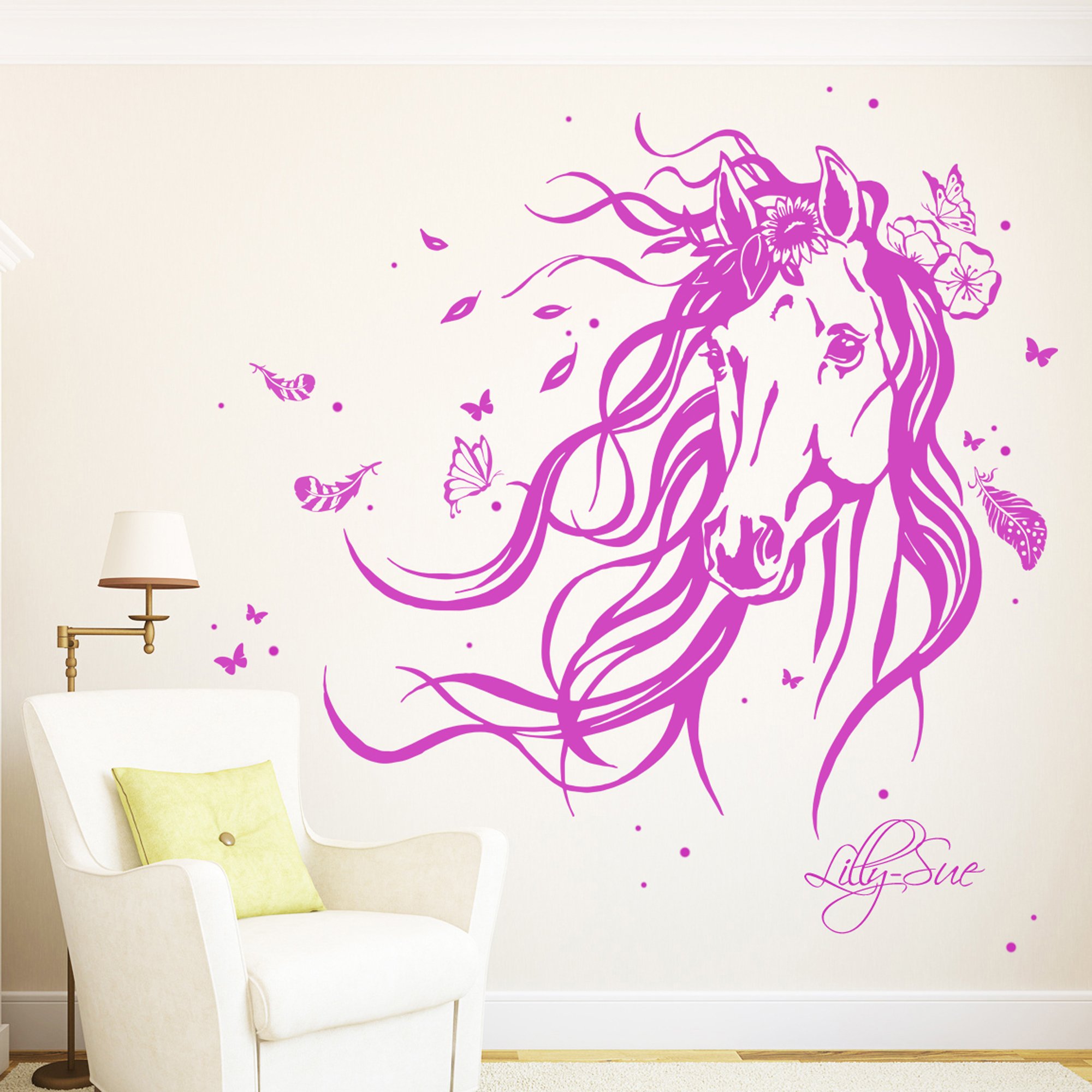 ilka parey wandtattoo-welt® Wandtattoo Pferd Wildpferd mit Blumen Federn Schmetterlingen und Wunschnamen M1874 ausgewählte Farbe: *lila* ausgewählte Größe: *L - 100cm breit x 82cm hoch*