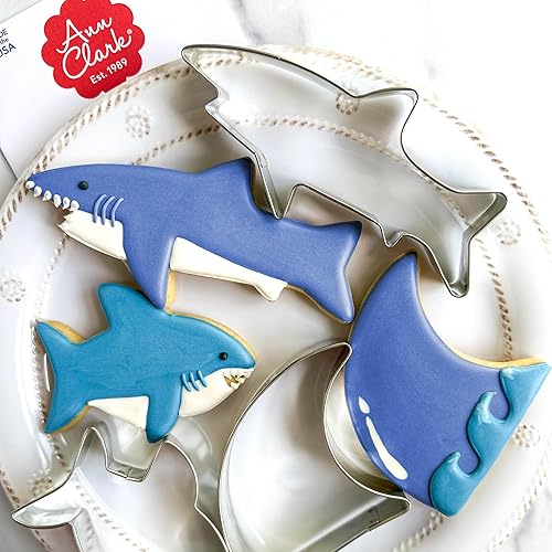Miniatura 3 de Ann Clark Cookie Cutters Shark - Juego de 3 cortadores de galletas fabricado en Estados Unidos, gran tiburón blanco, aleta de tiburón, tiburón