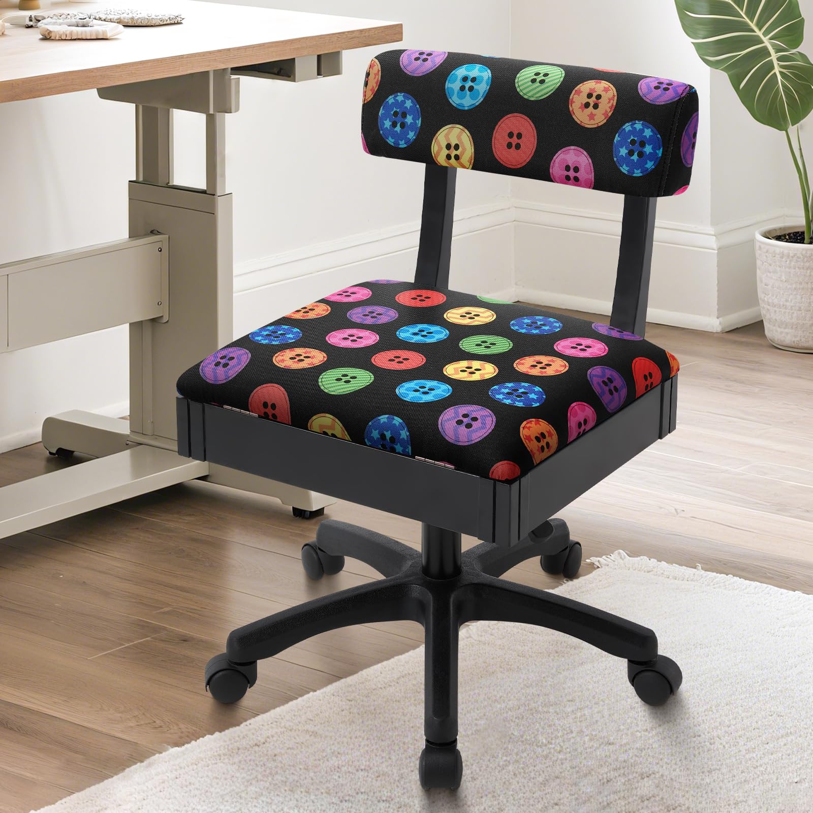 Silla de costura cómoda y elegante para manualidades y acolchados. Admite largas horas de costura. Ergonomía perfecta. Altura ajustable. Tela duradera. Ideal para estudios en casa. Botón.