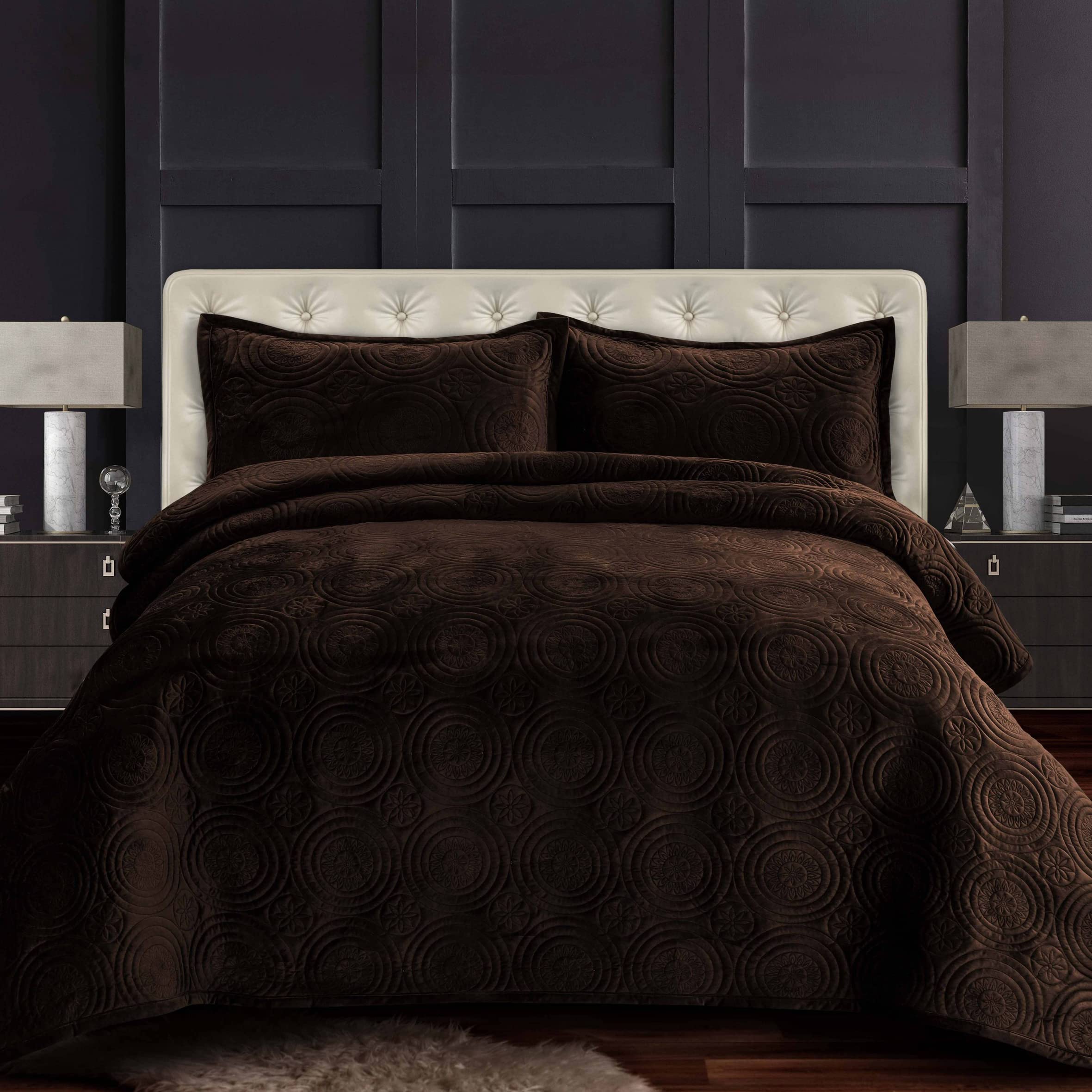 Tribeca Living Oversized Velvet Quilt, 3-Piece Queen Bed Set, 260GSM Soft Quilted Velvet, Includes One Quilt & Two Shams, Chocolate