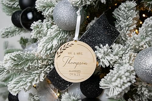 Miniatura 8 de Mr and Mrs Christmas Ornament, Personalized Wedding Ornaments, Personalized Wedding Gifts, Newlywed Christmas Ornament, Wedding Ornament, Just