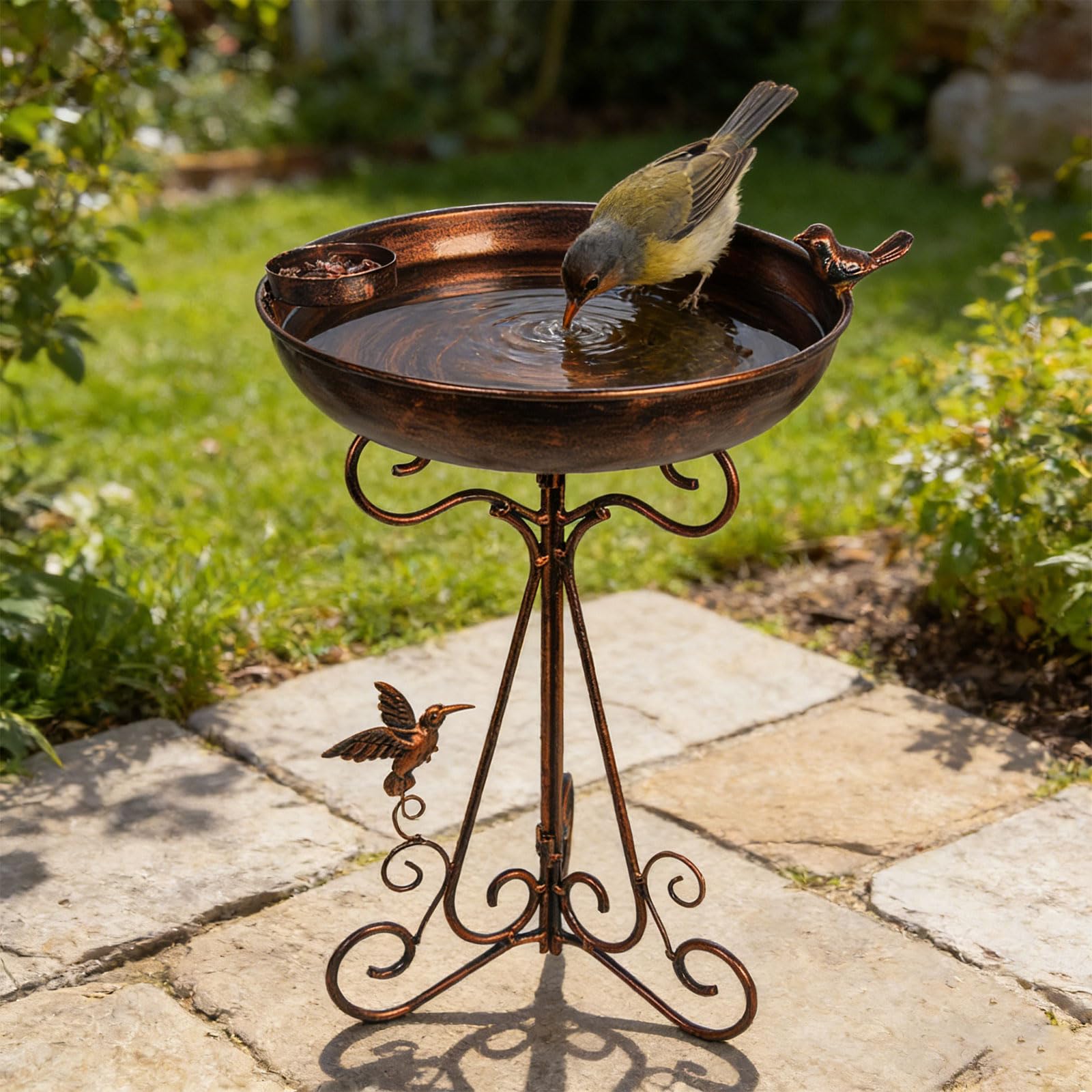 Squisito set di mangiatoia per uccelli in rame con figure decorative per attrazione del giardino, elegante ciotola per uccelli con finitura in rame