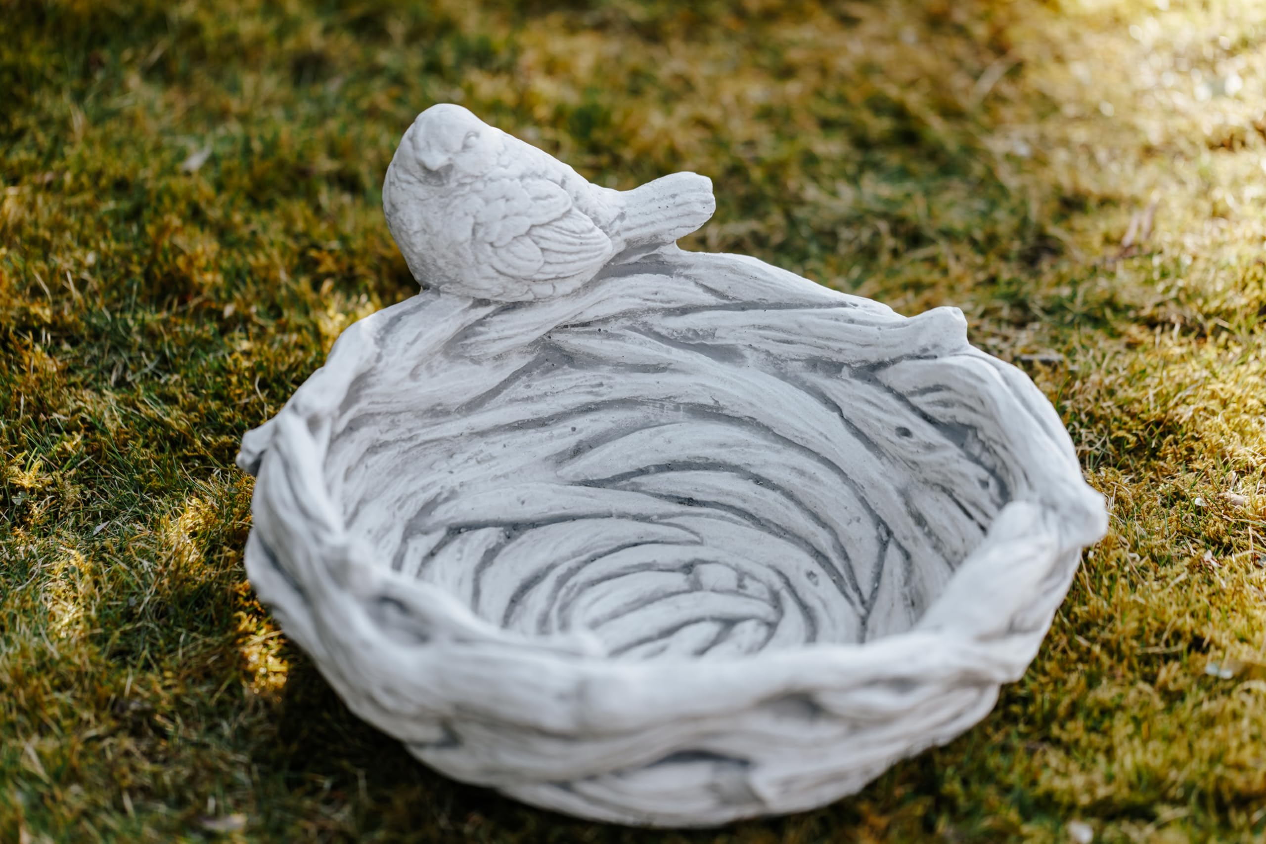 gartendekoparadies.de Abbeveratoio rustico per uccelli in gres grigio, design a nido con statuetta di uccello, 37 x 34 x 20 cm, 8 kg, antigelo per esterni