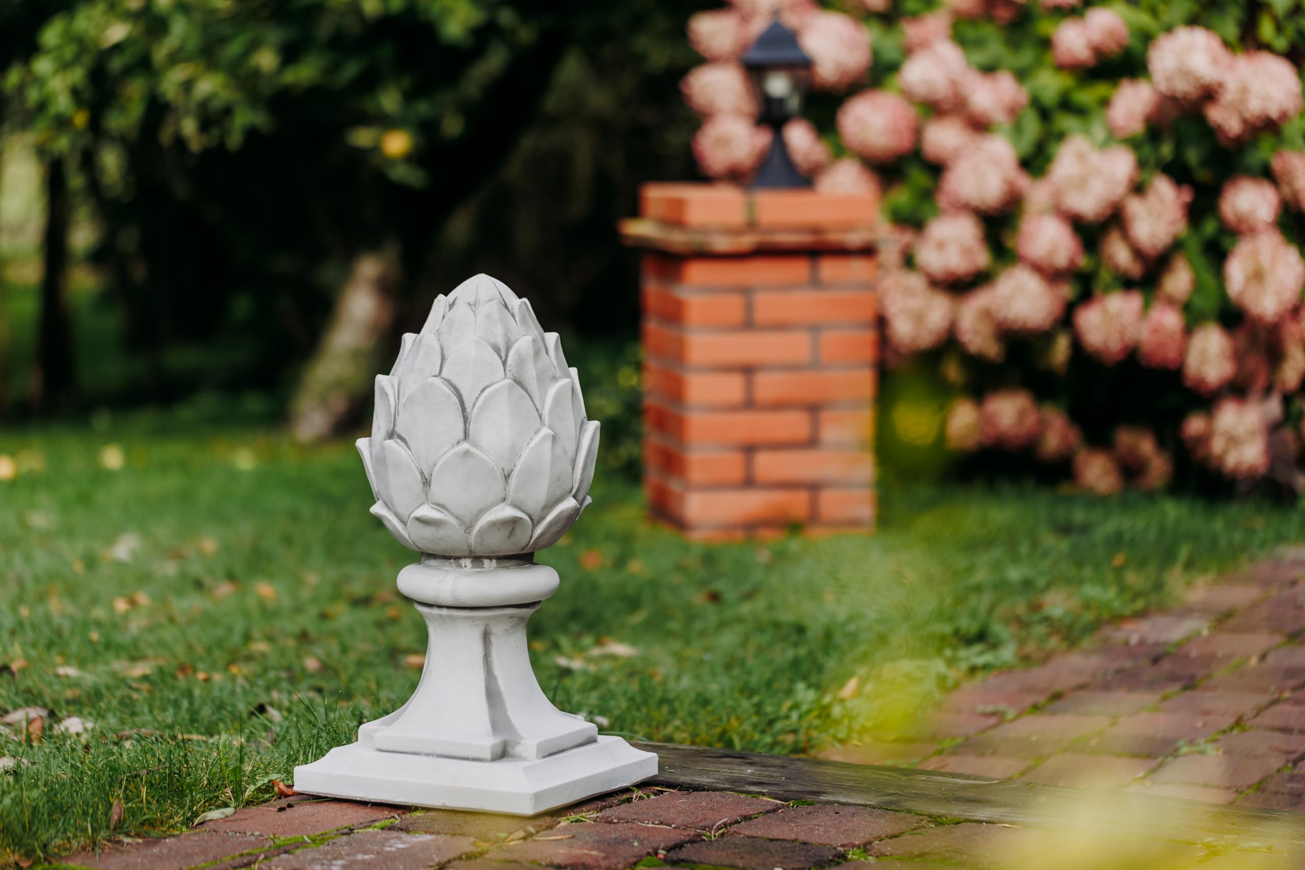 gartendekoparadies.de 2-Set Pinienzapfen Steinfigur Zirbelnuss aus Steinguss, H. 52 cm, je Stück 30 kg, Grau, Frostsicher für Außenbereich