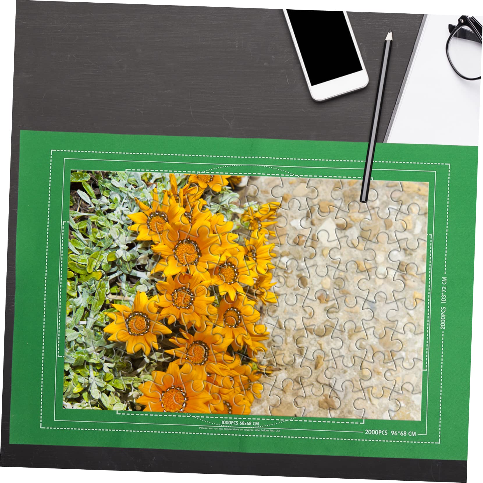 Tappetino per Puzzle in Feltro, Tubo Gonfiabile e 3 Fasce di Fissaggio, Facile da Arrotolare, per Giochi Puzzle Fino a 2000 Pezzi Colore Casuale