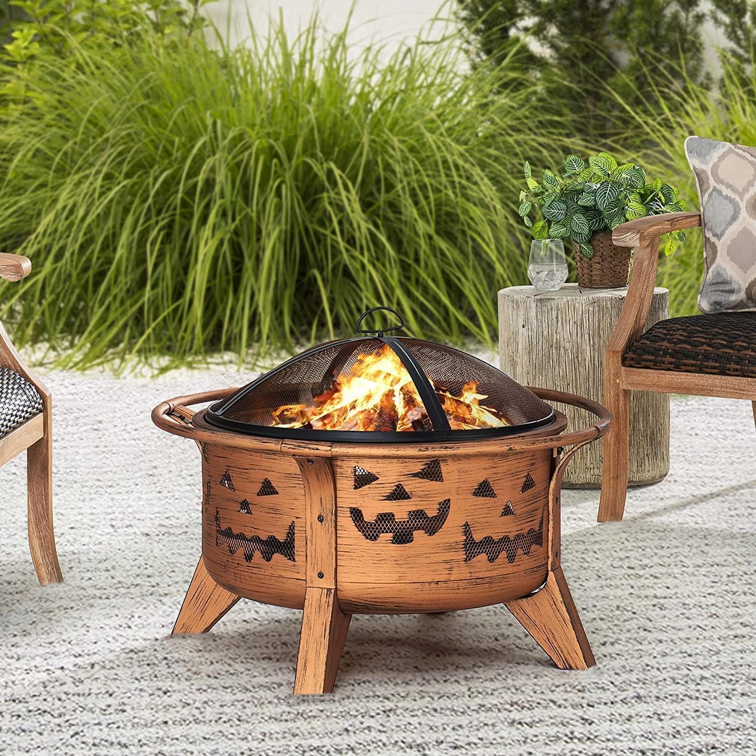 SUNJOY 76 cm Feuerstelle Outdoor Holzfeuerstelle Terrasse Jack-o-Lantern Motiv Runde Stahl Große Feuerstellen für Draußen mit Funkenschutz und Schürhaken