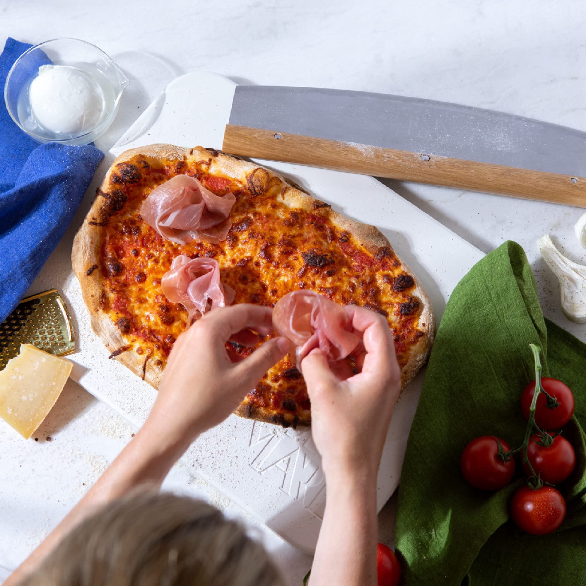 Juego de piedra para pizza, pala de madera & cortador para pizza - Piedra de cordierita de alta calidad para horno y parrilla - Piedra para hornear pizza crujiente al estilo italiano